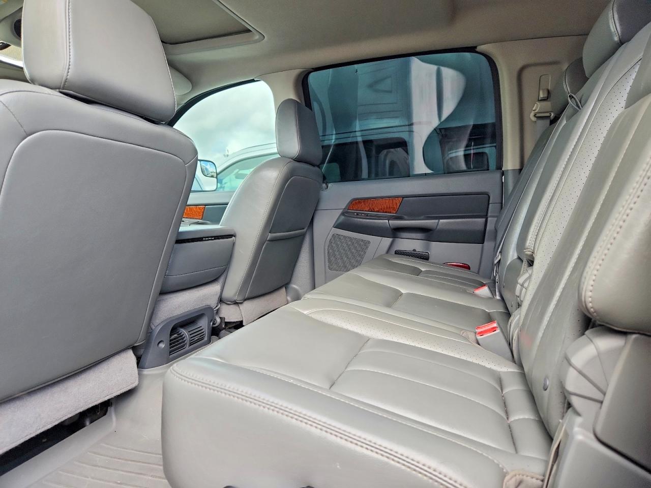 2007 Dodge Ram 3500 Silver vin: 3D7MX49A37G836722