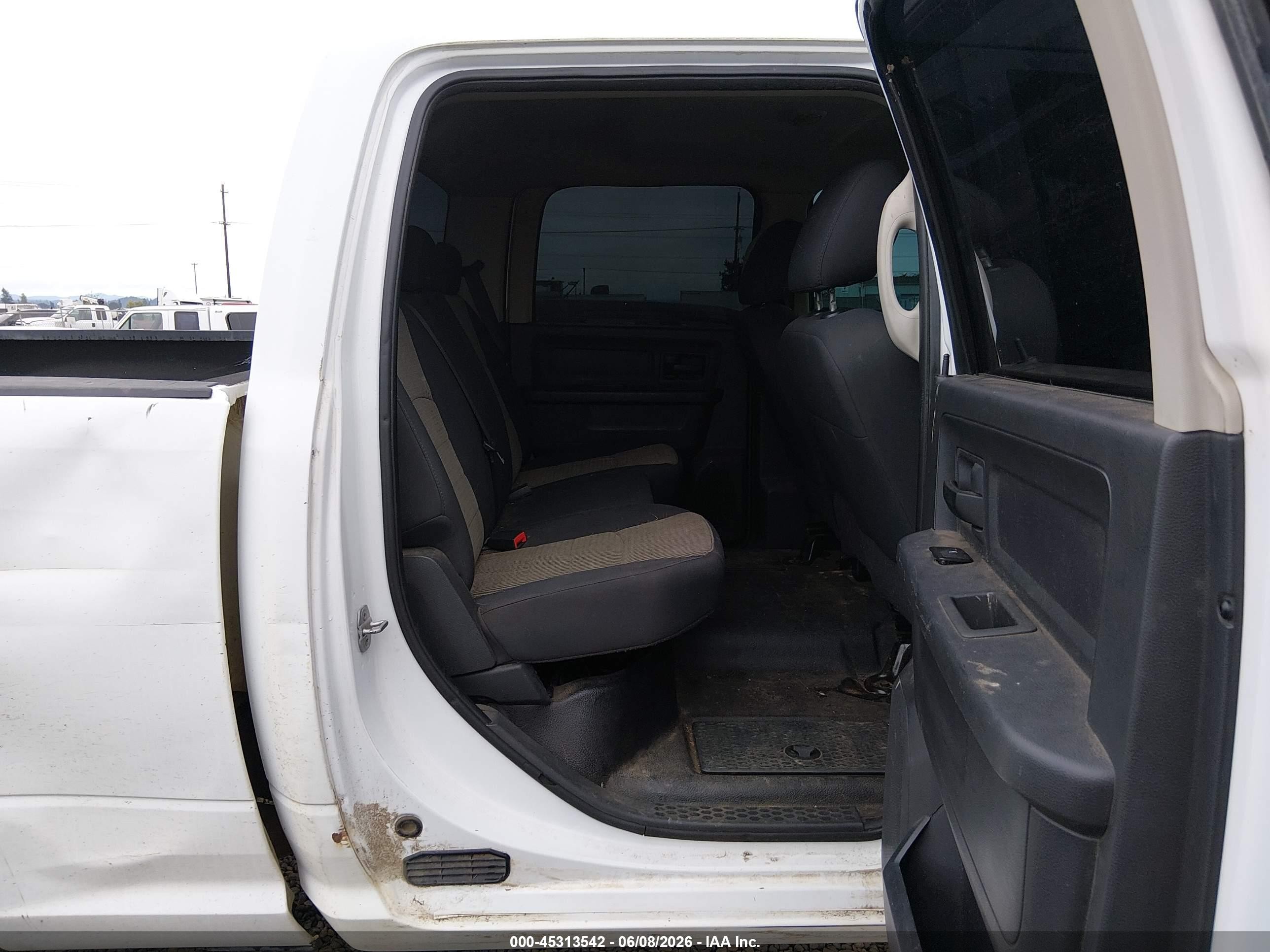 2010 Dodge Ram 2500 St White vin: 3D7TT2CT5AG187017