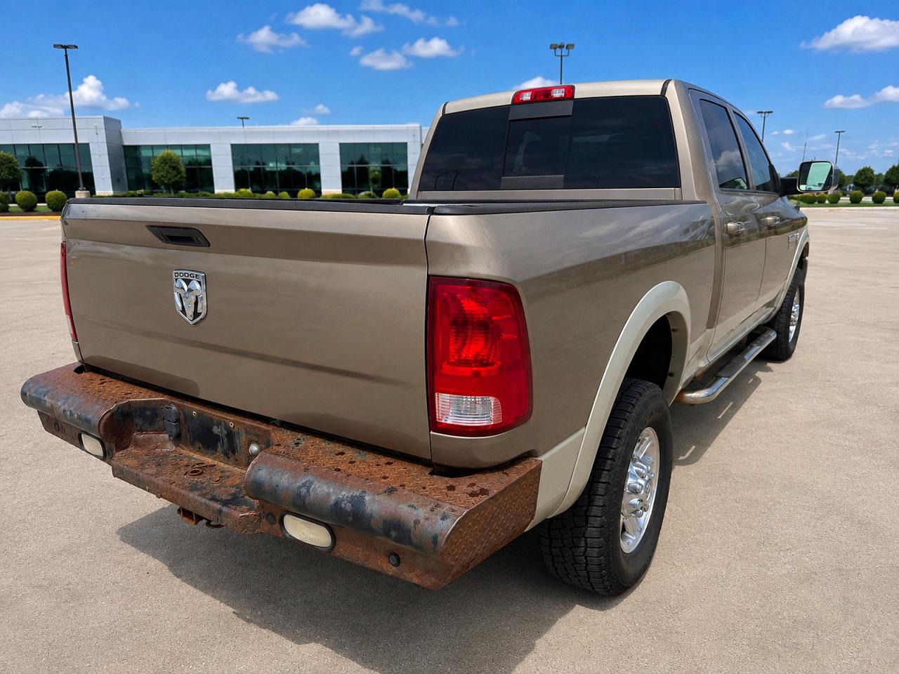 2010 Dodge Ram 2500 Two Tone vin: 3D7UT2CL0AG189021