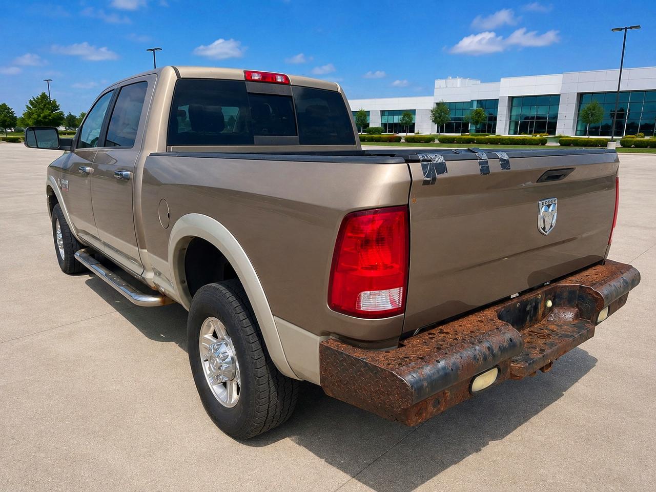 2010 Dodge Ram 2500 Two Tone vin: 3D7UT2CL0AG189021