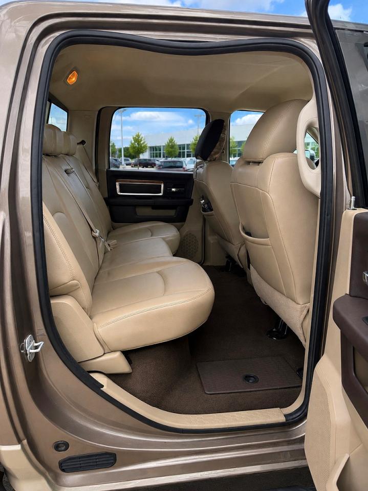 2010 Dodge Ram 2500 Two Tone vin: 3D7UT2CL0AG189021