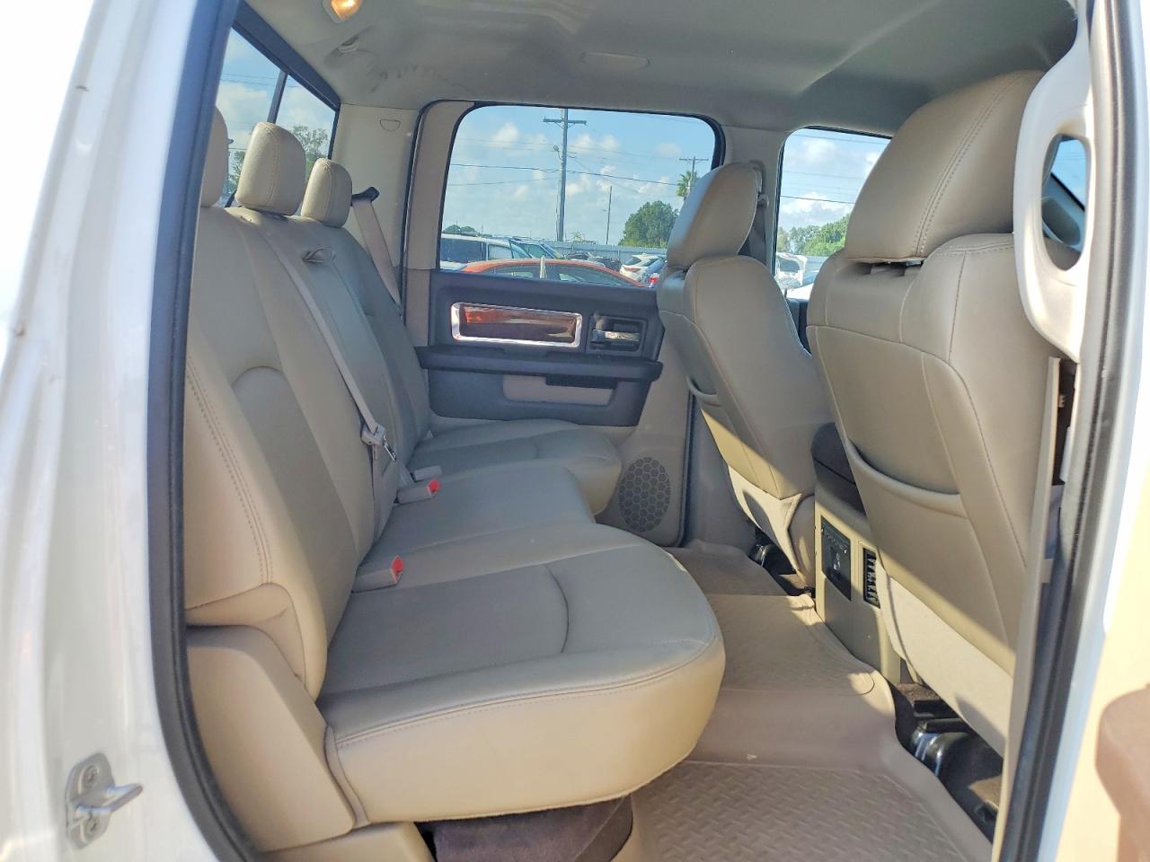 2010 Dodge Ram 2500 White vin: 3D7UT2CL3AG188171