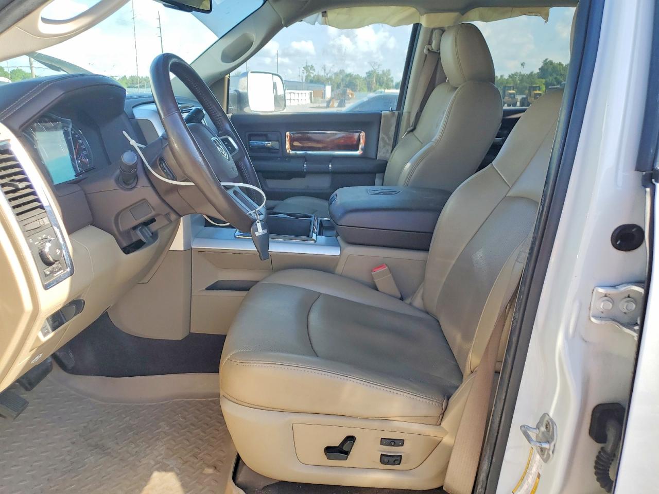 2010 Dodge Ram 2500 White vin: 3D7UT2CL3AG188171