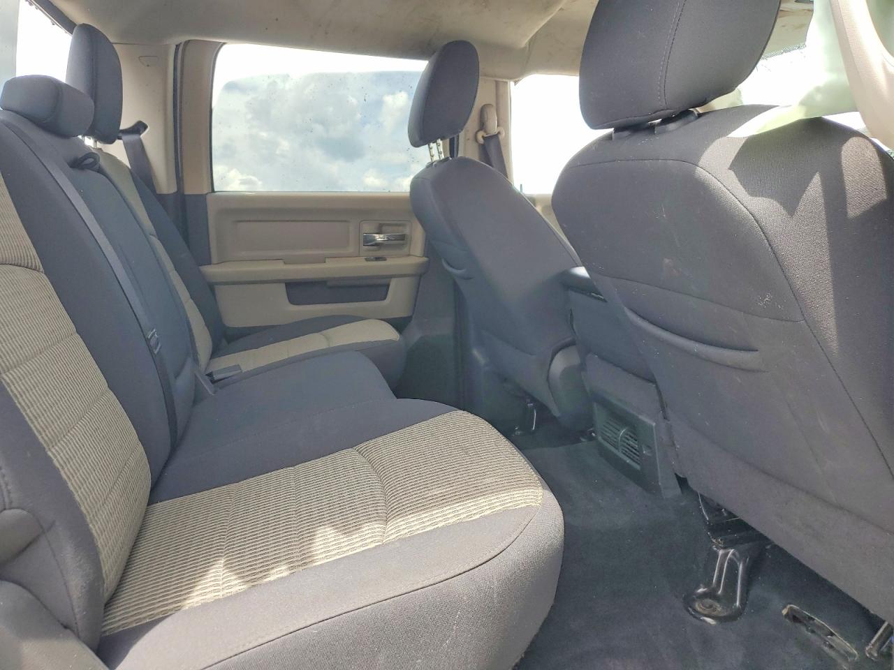 2011 Dodge Ram 2500 Silver vin: 3D7UT2CLXBG557531