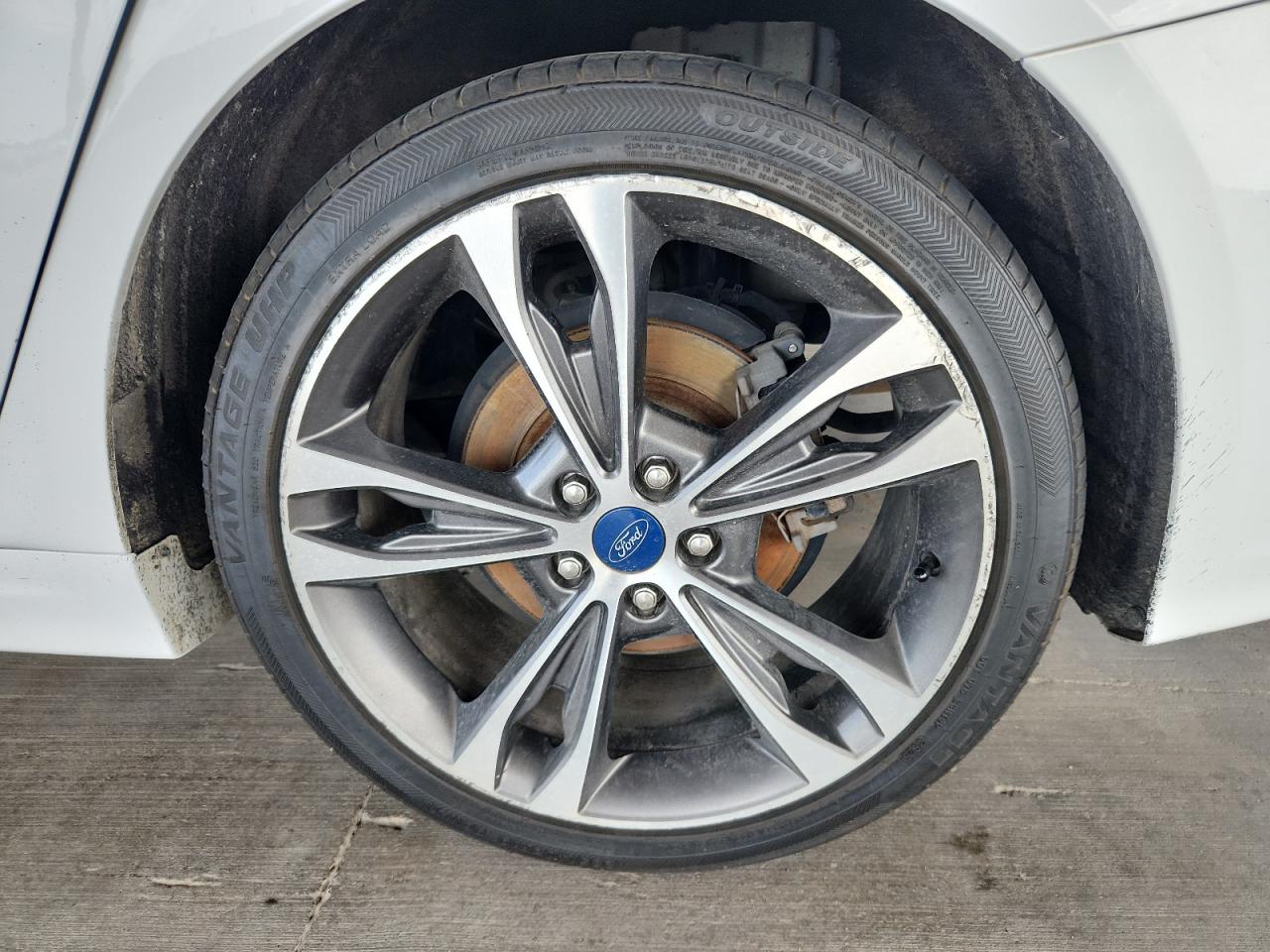 2019 Ford Fusion Titanium White vin: 3FA6P0D92KR153101 Damage: Left Rear Wheel, Curb Rash, > 12 Inches