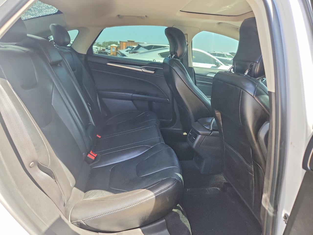 2014 Ford Fusion Titanium White vin: 3FA6P0D97ER288210
