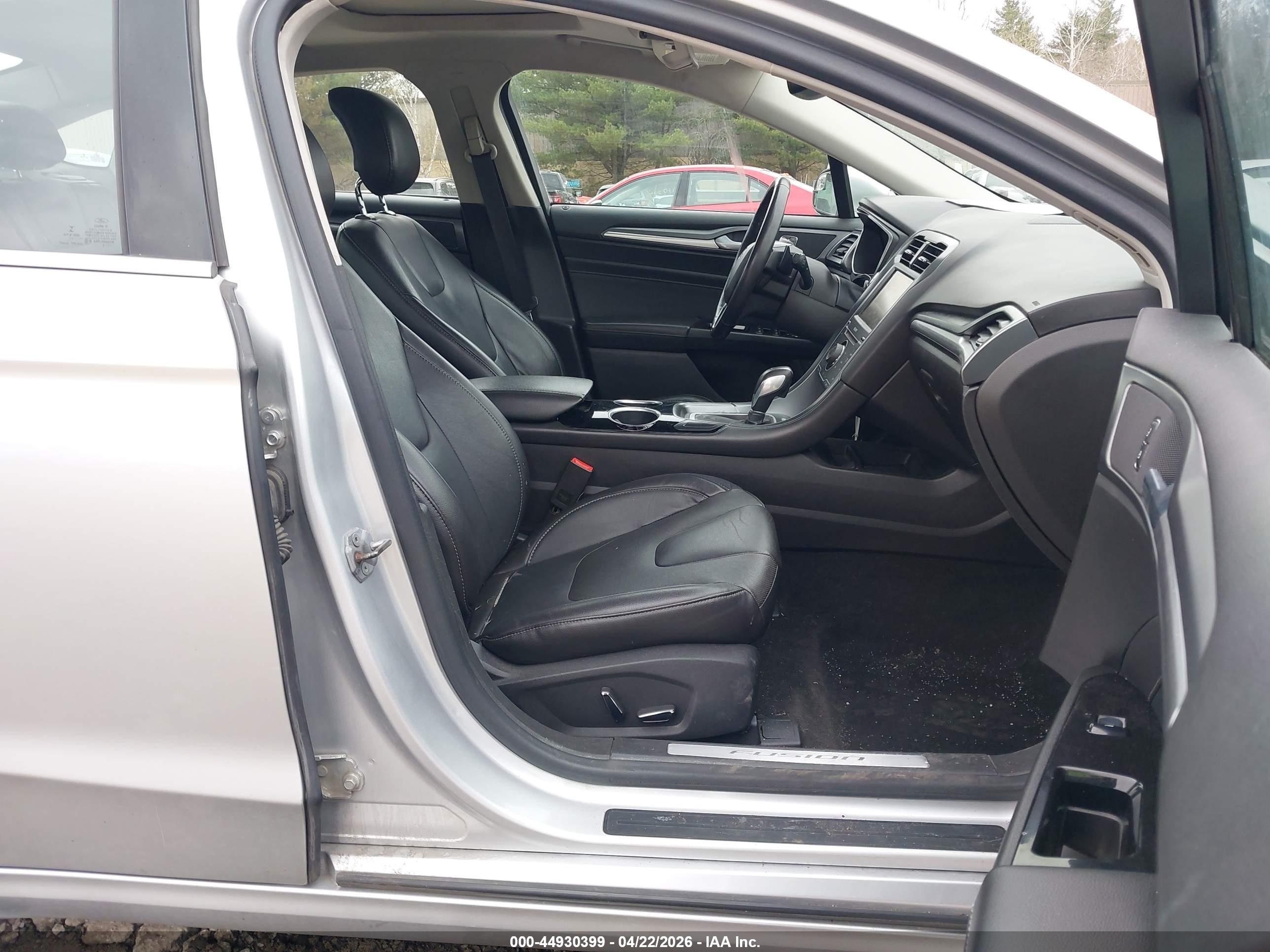 2014 Ford Fusion Titanium Серебряный vin: 3FA6P0D98ER106272