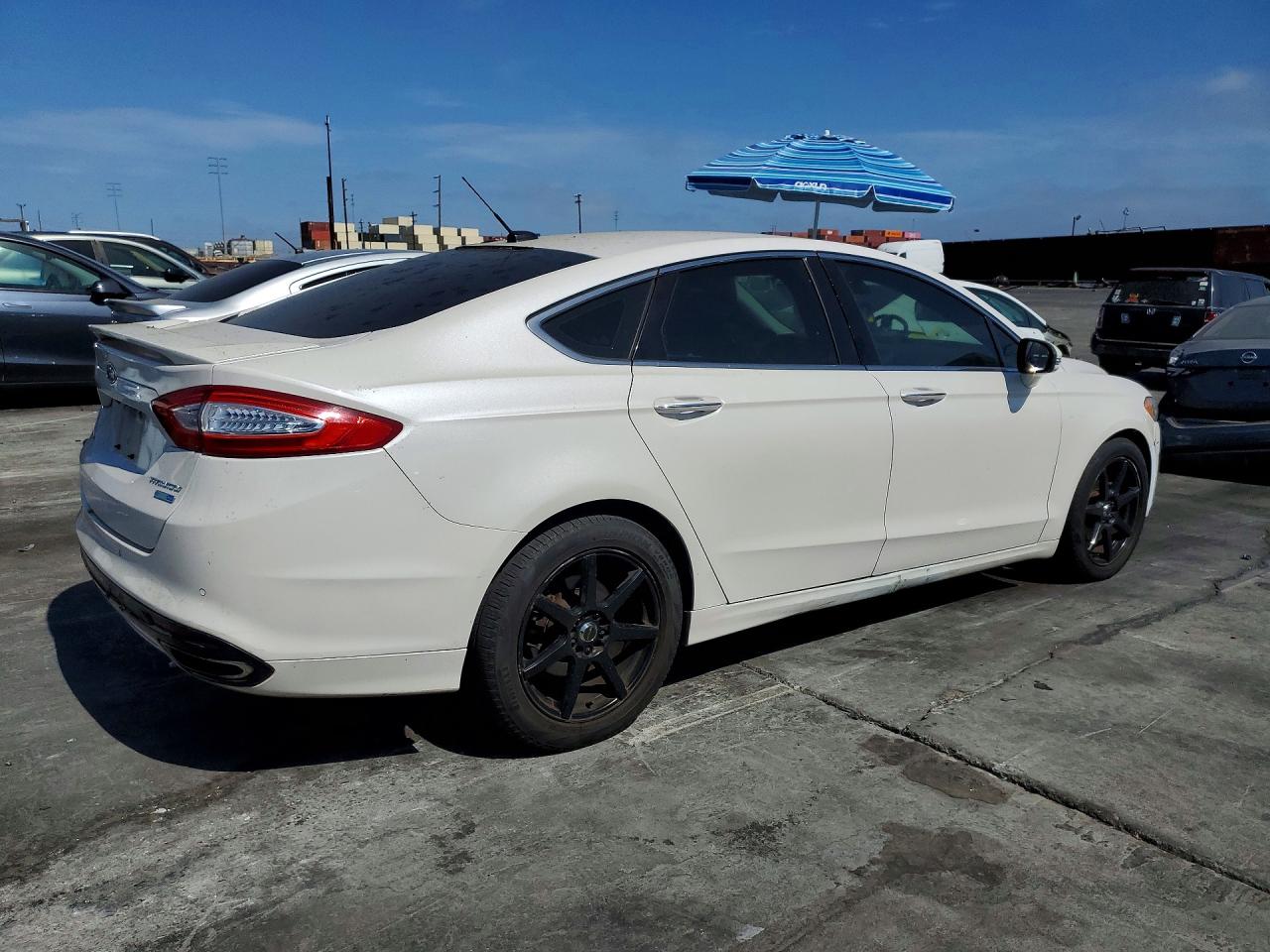 2014 Ford Fusion Titanium White vin: 3FA6P0D98ER270217