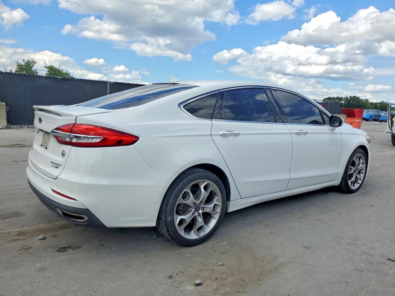 2019 Ford Fusion Titanium White vin: 3FA6P0D98KR138599