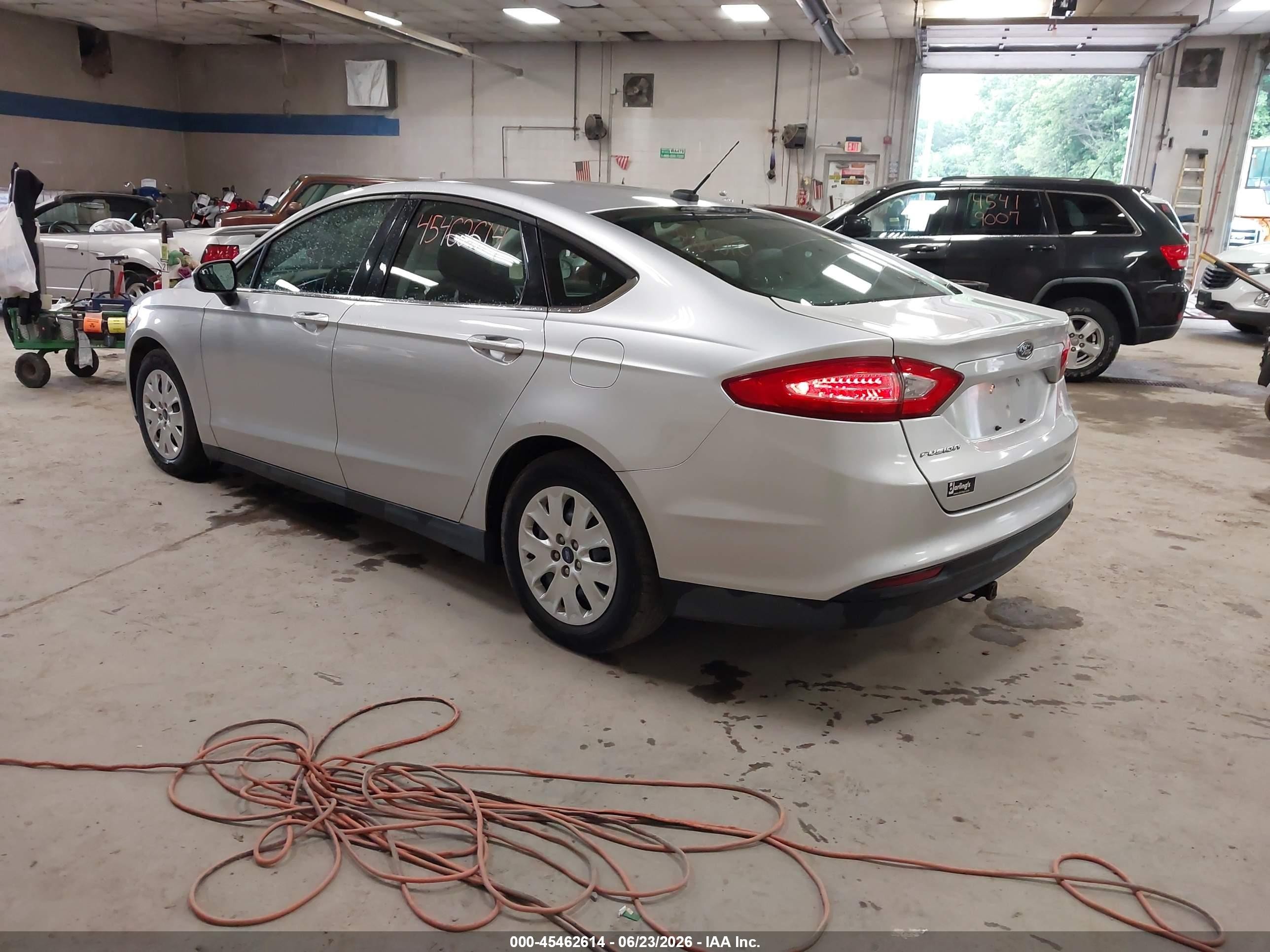 2013 Ford Fusion S Silver vin: 3FA6P0G70DR104783