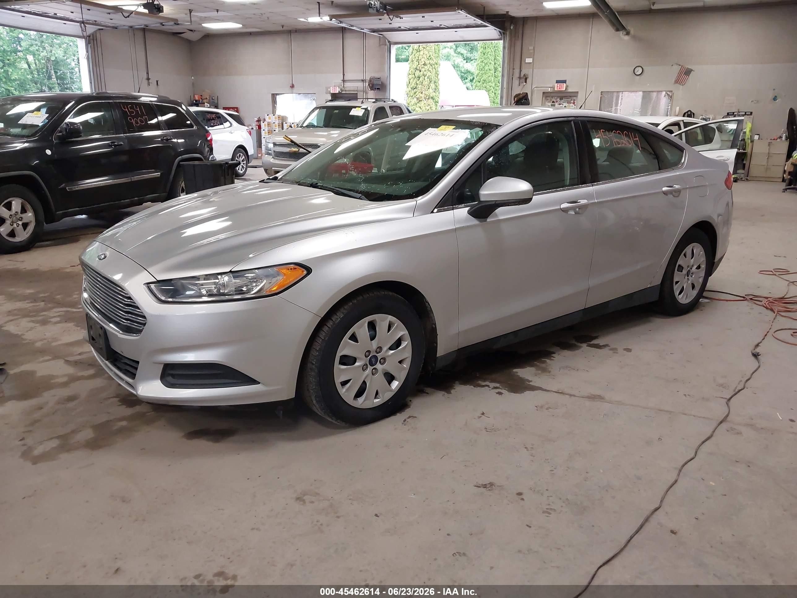 2013 Ford Fusion S Silver vin: 3FA6P0G70DR104783