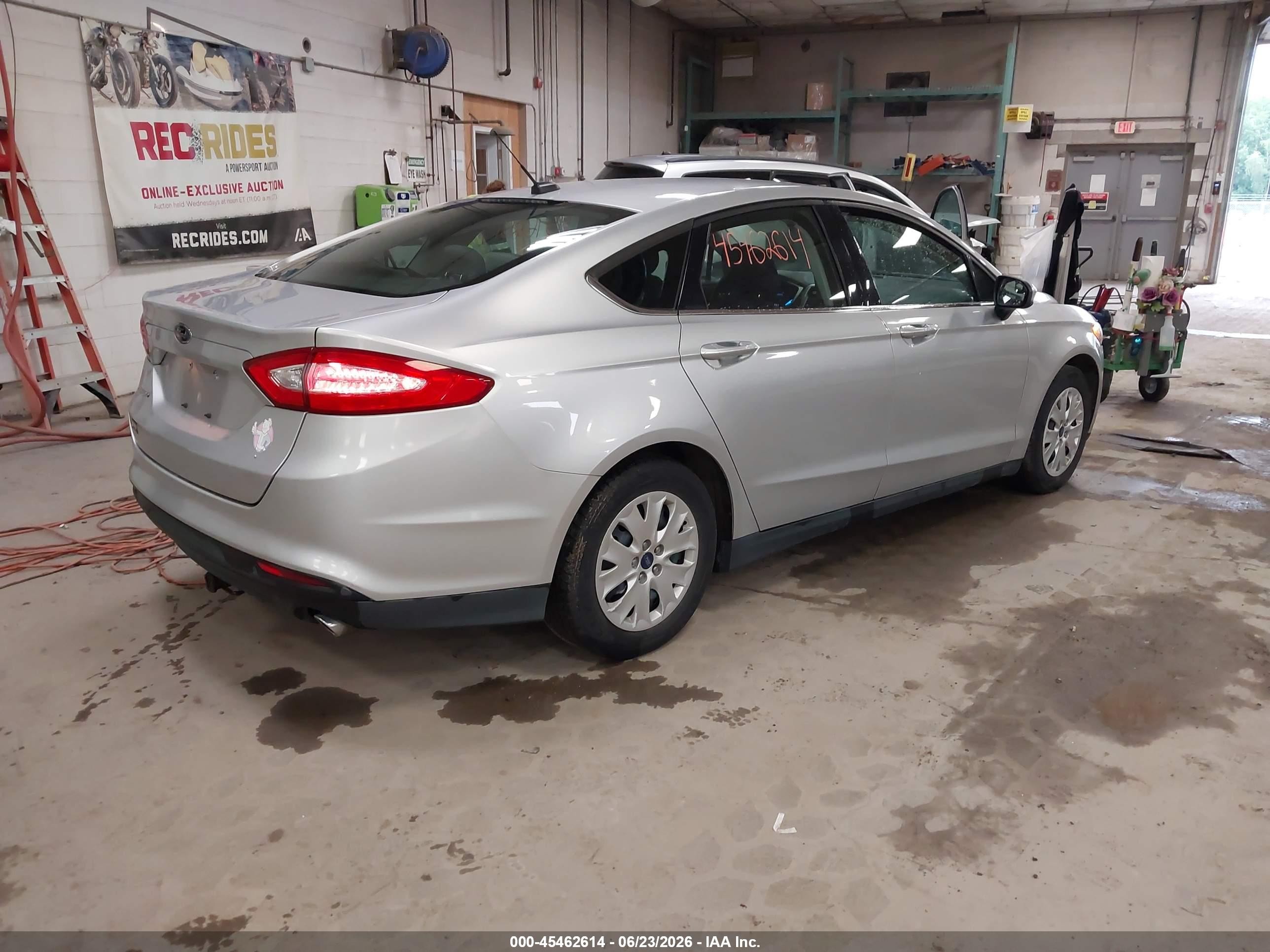 2013 Ford Fusion S Silver vin: 3FA6P0G70DR104783
