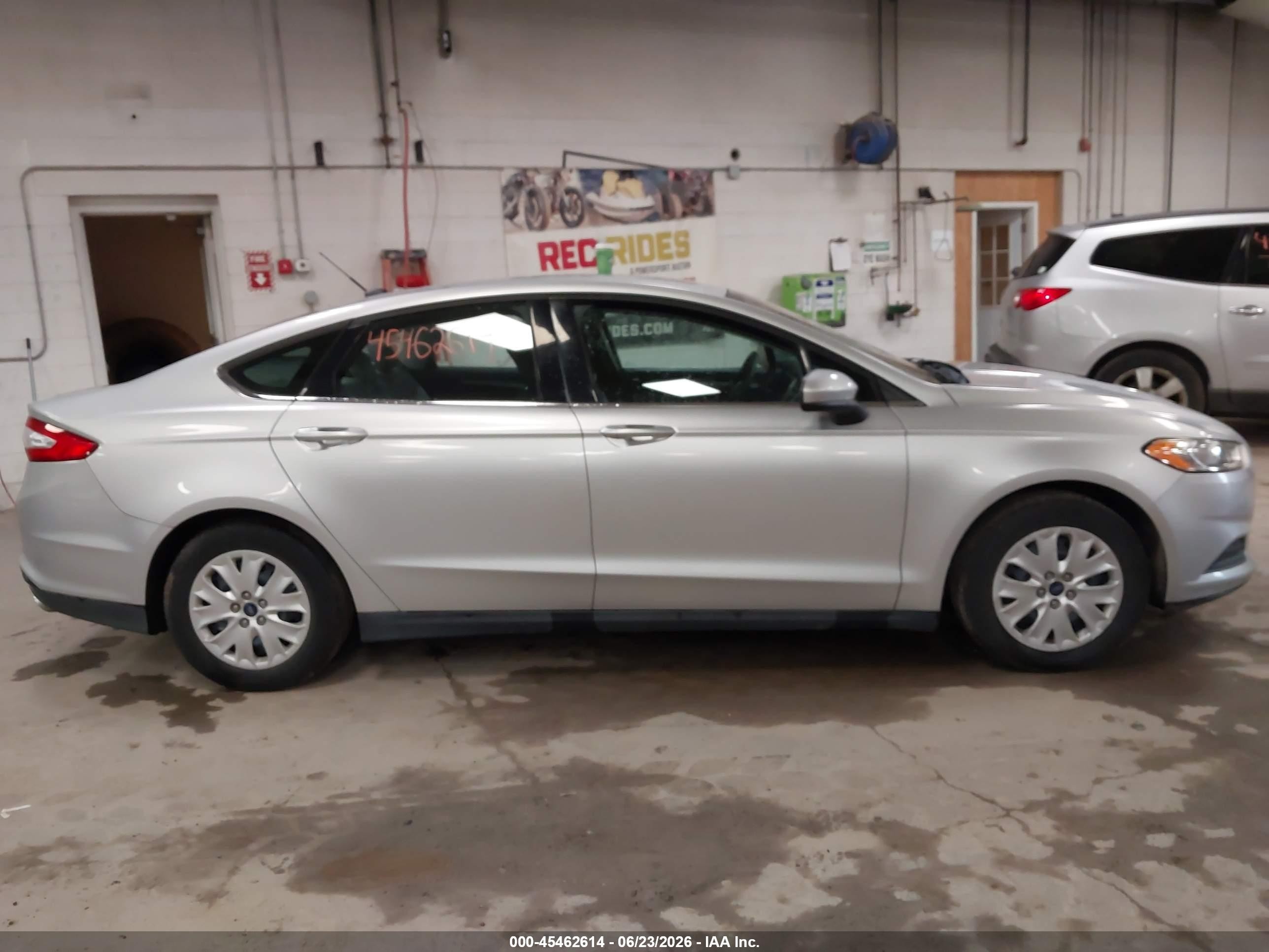 2013 Ford Fusion S Silver vin: 3FA6P0G70DR104783