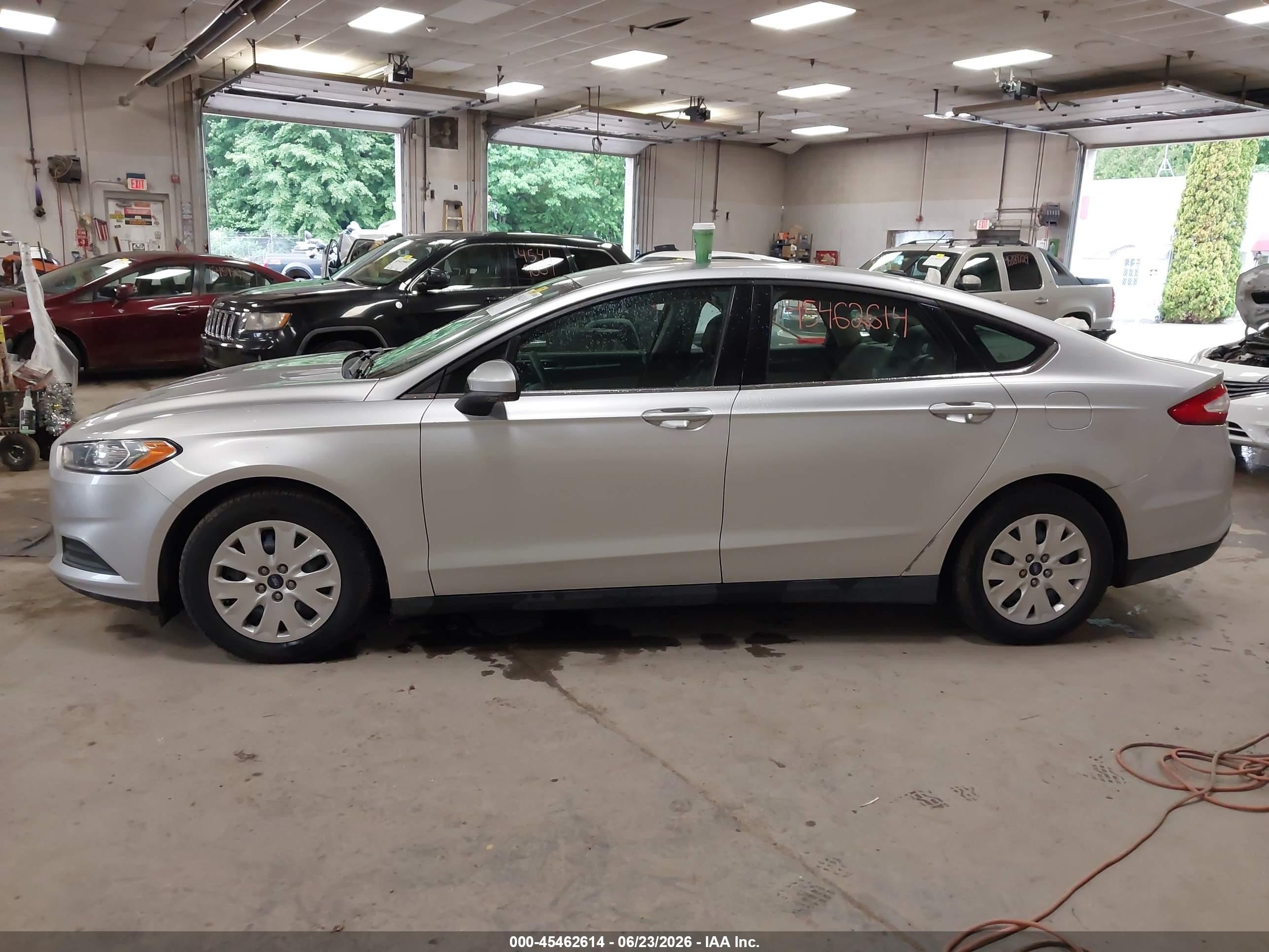 2013 Ford Fusion S Silver vin: 3FA6P0G70DR104783