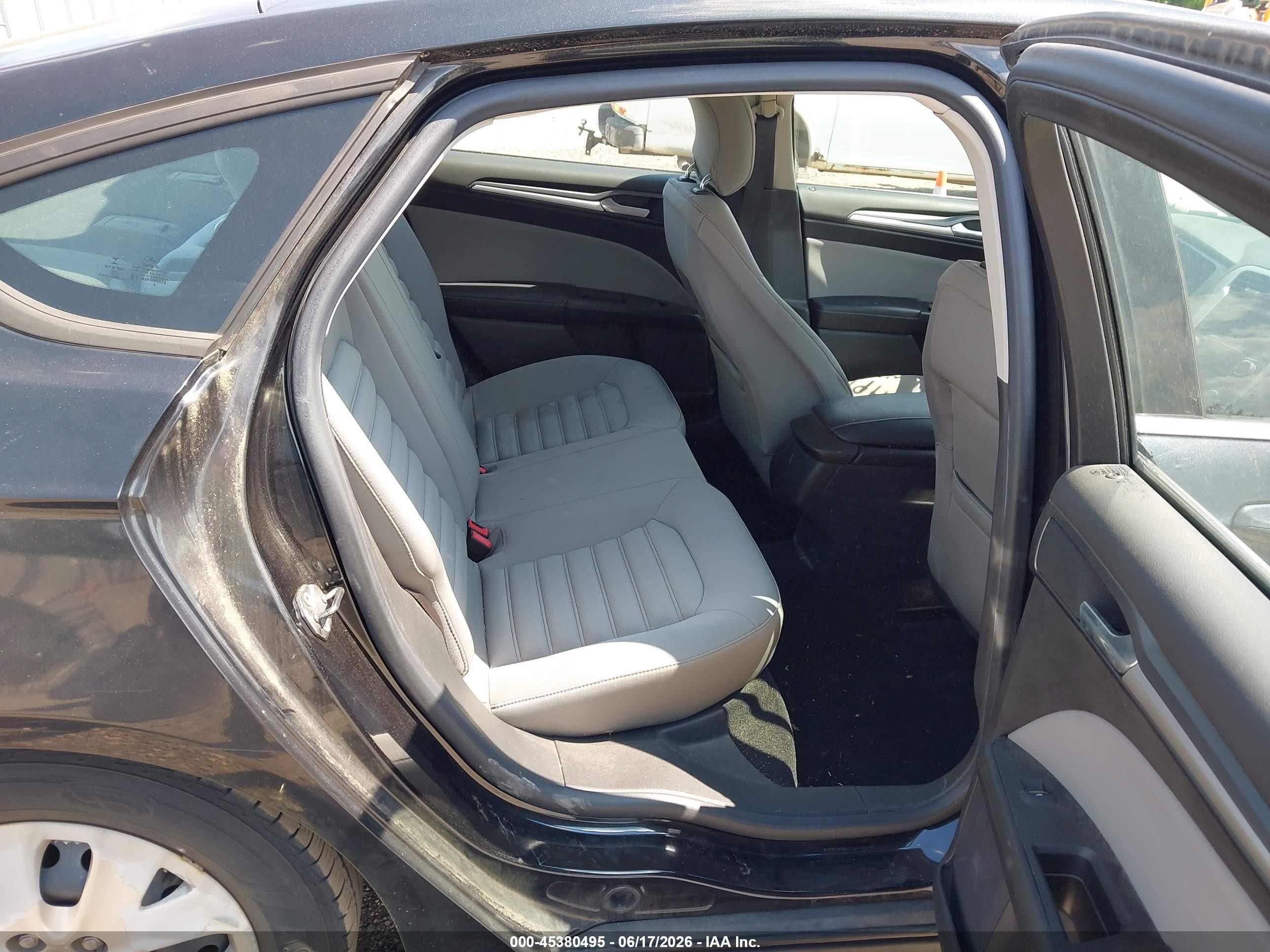 2013 Ford Fusion S Черный vin: 3FA6P0G70DR354976