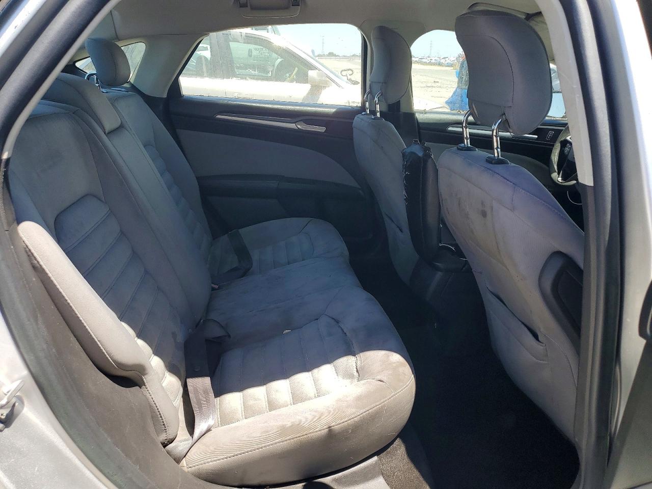 2014 Ford Fusion S Silver vin: 3FA6P0G70ER129409
