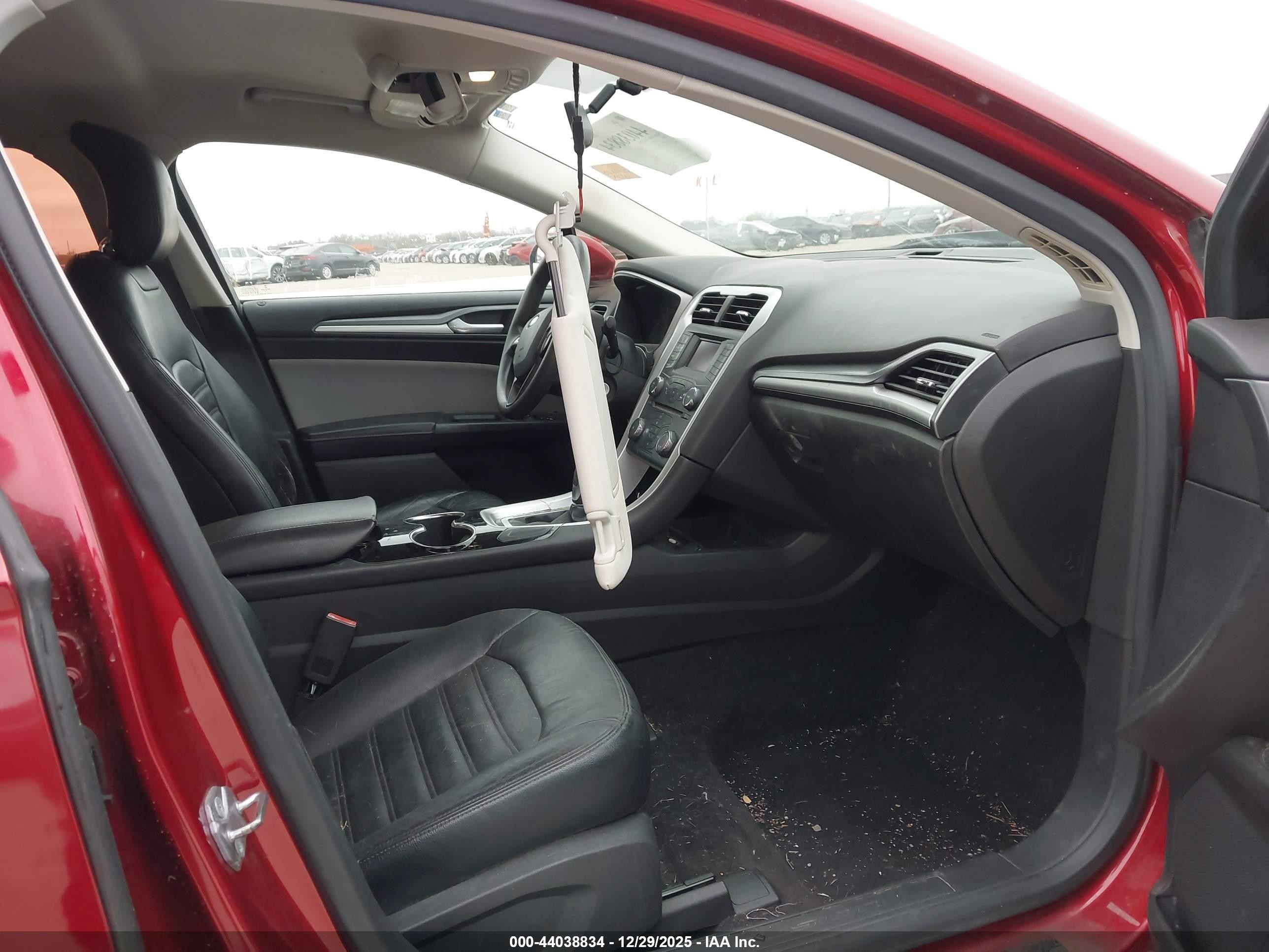 2014 Ford Fusion S Red vin: 3FA6P0G70ER267905