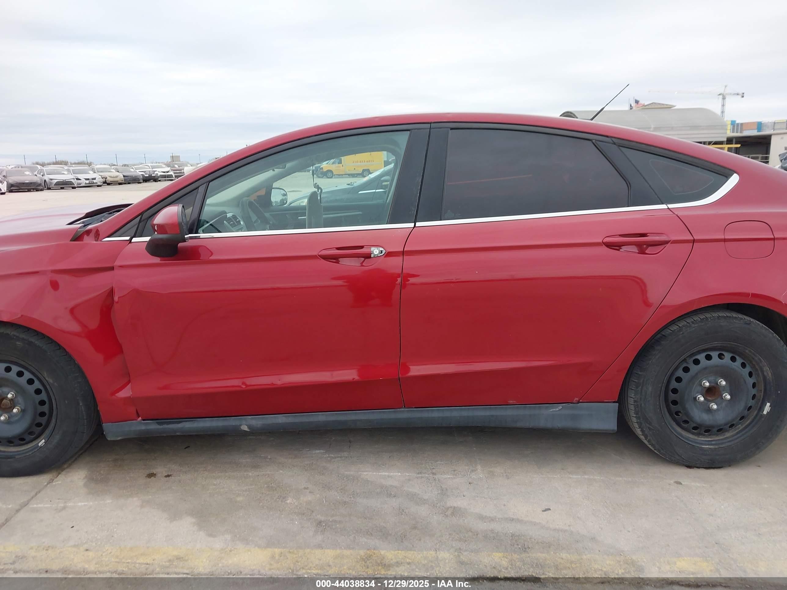 2014 Ford Fusion S Red vin: 3FA6P0G70ER267905