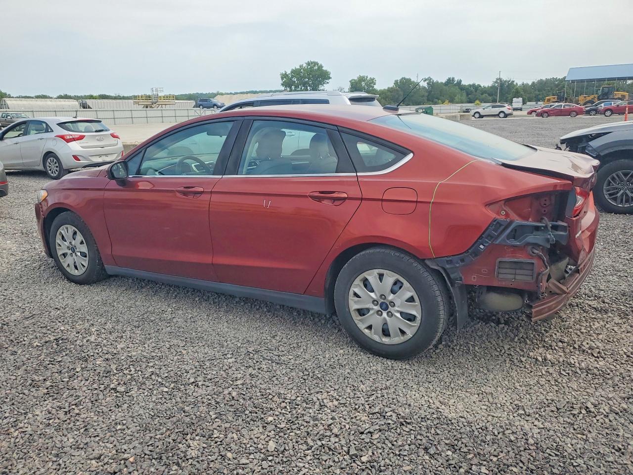 2014 Ford Fusion S Red vin: 3FA6P0G70ER377191
