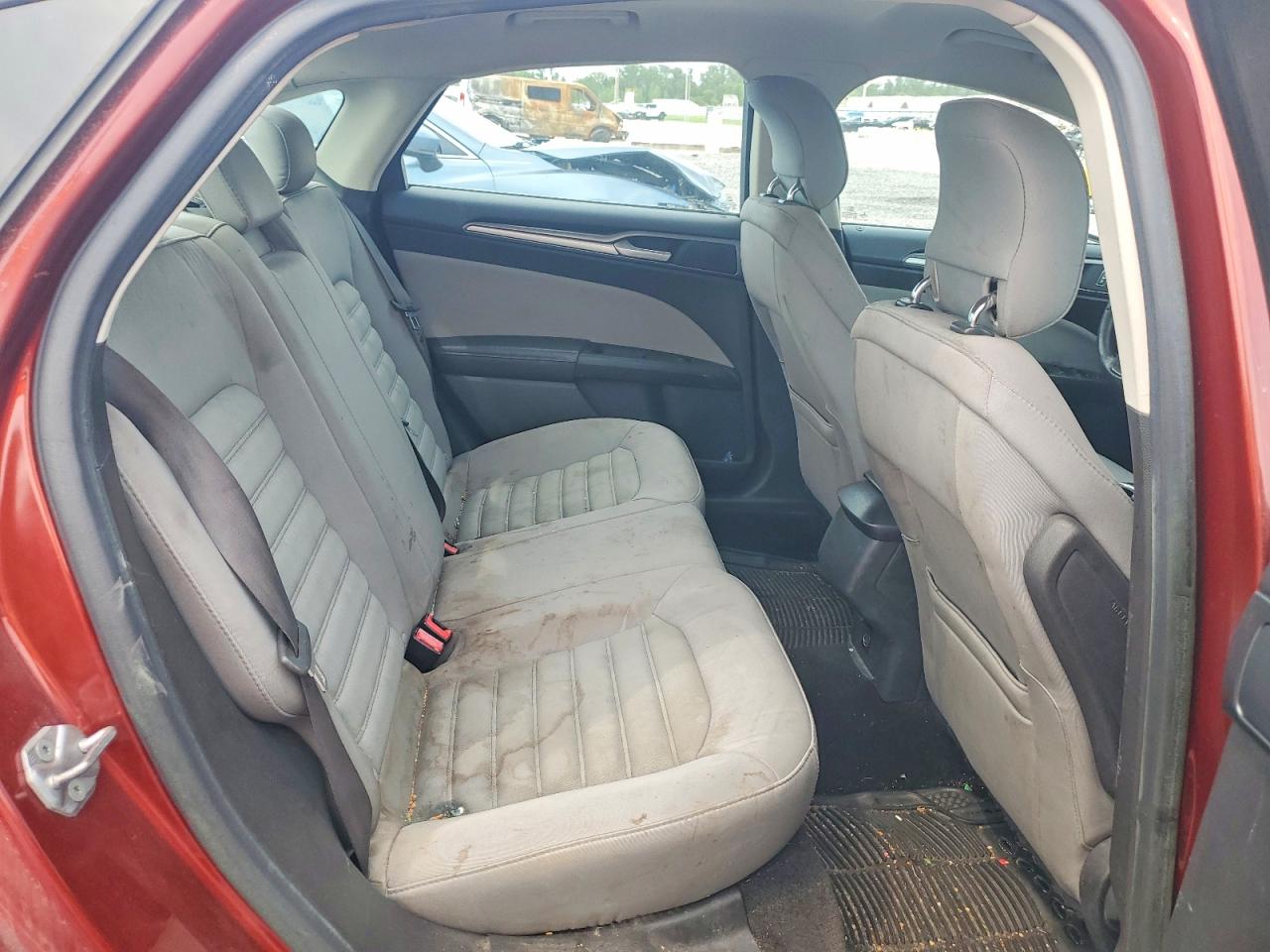 2014 Ford Fusion S Red vin: 3FA6P0G70ER377191