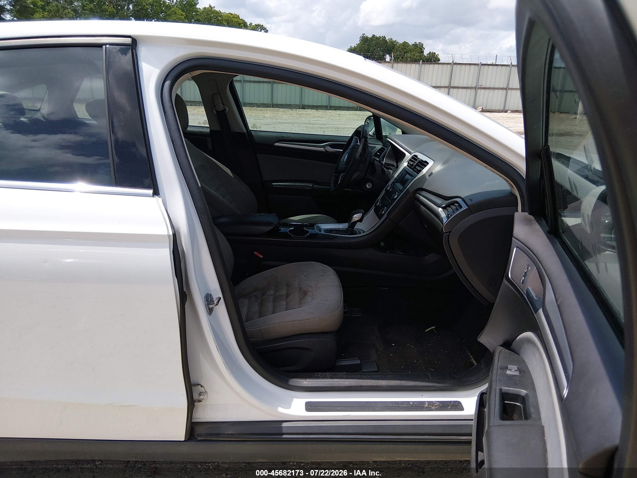 2015 Ford Fusion S White vin: 3FA6P0G70FR129282