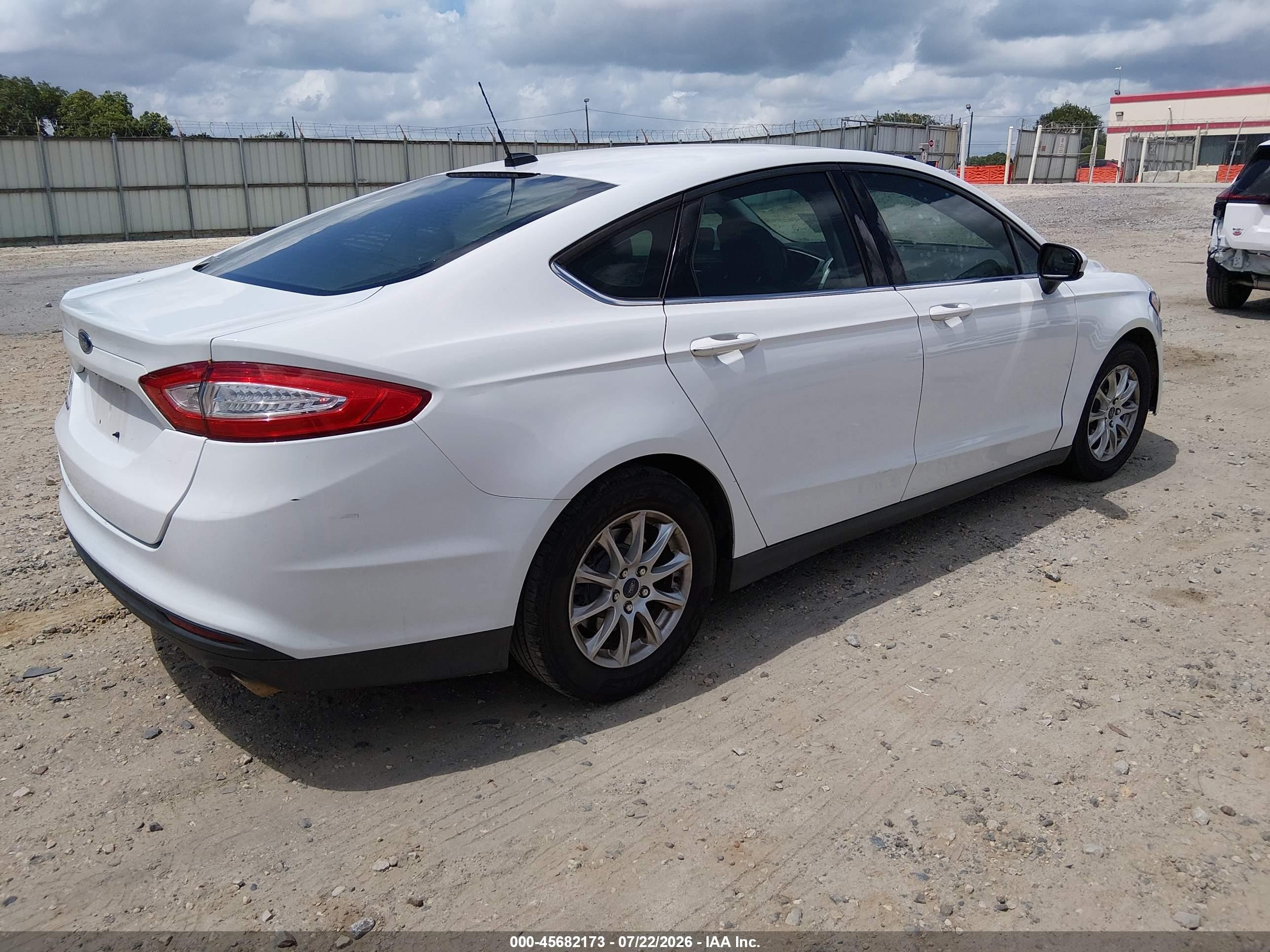 2015 Ford Fusion S White vin: 3FA6P0G70FR129282