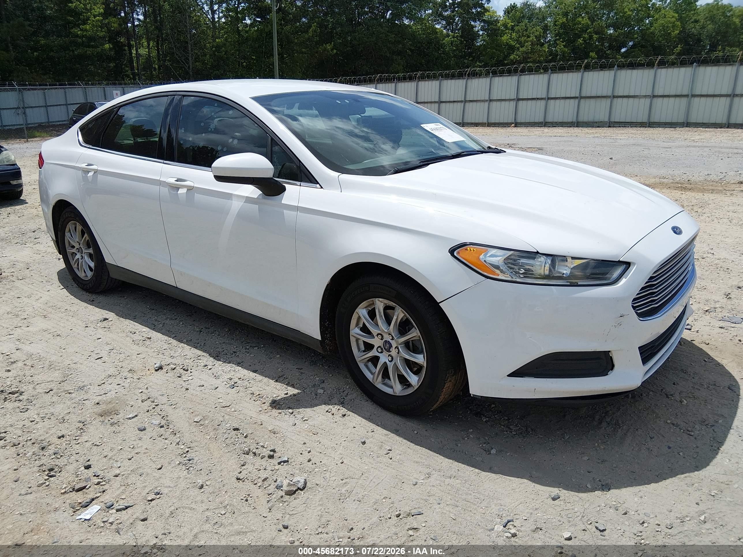 2015 Ford Fusion S White vin: 3FA6P0G70FR129282