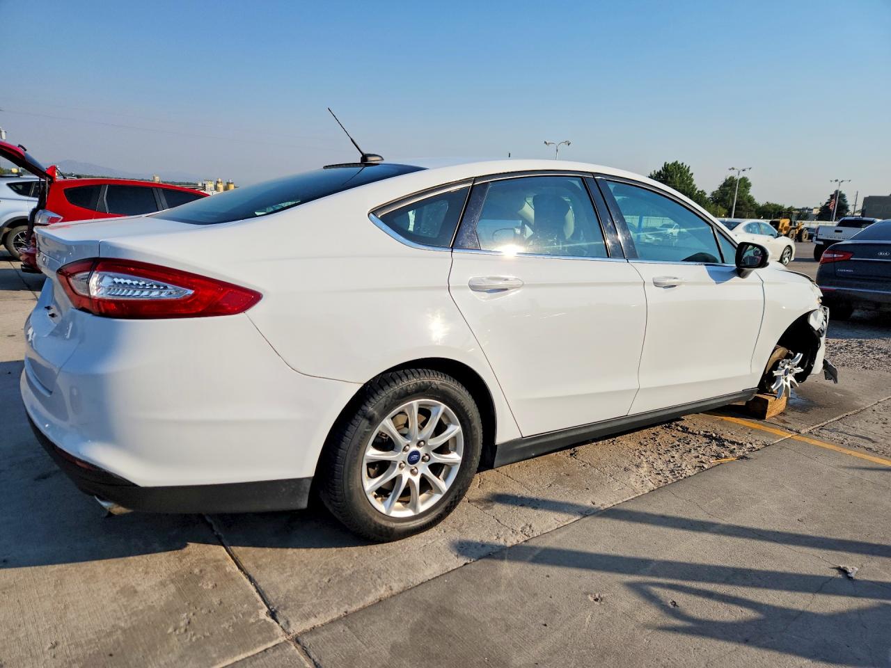 2015 Ford Fusion S White vin: 3FA6P0G70FR148558