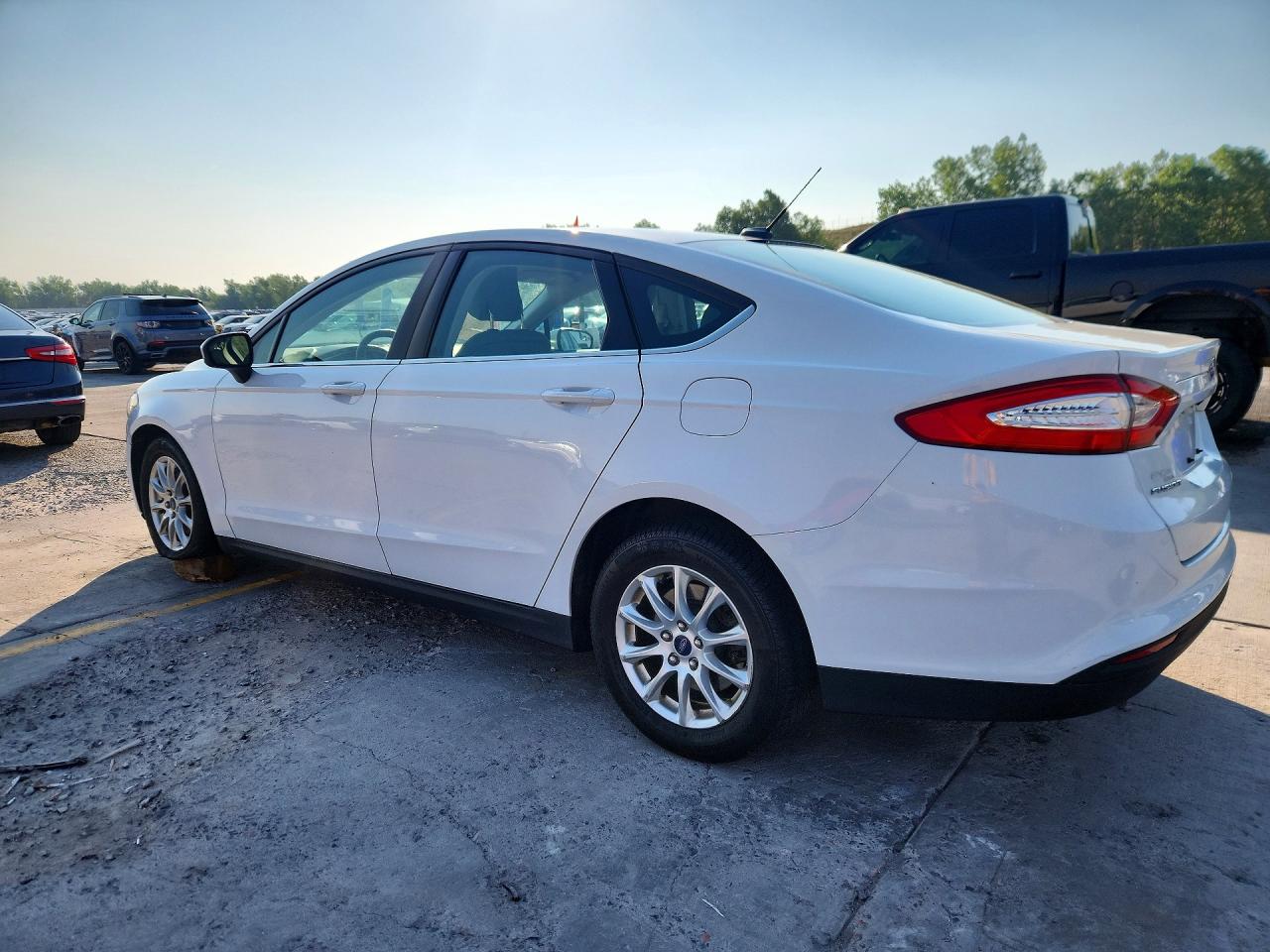 2015 Ford Fusion S White vin: 3FA6P0G70FR148558