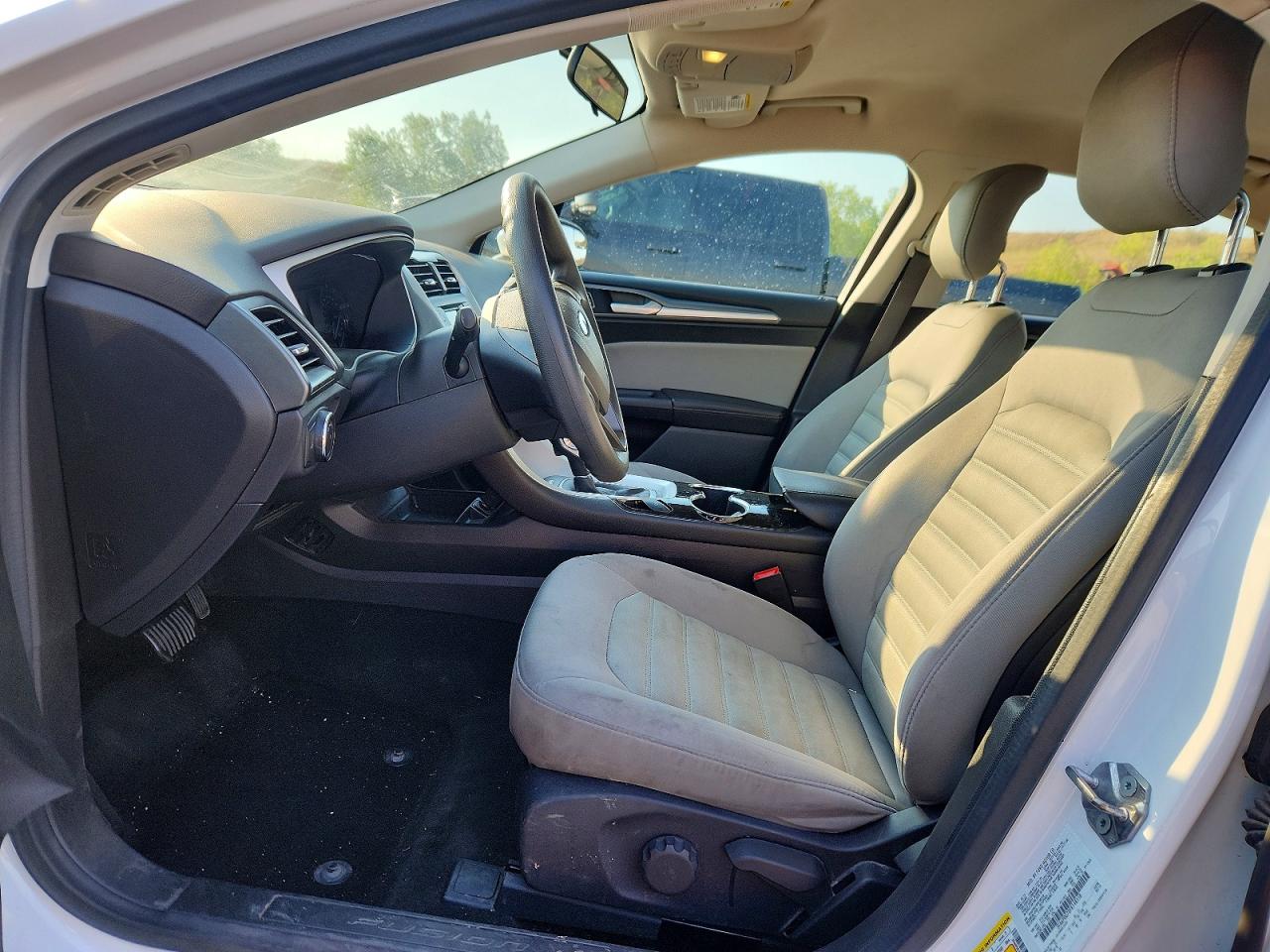 2015 Ford Fusion S White vin: 3FA6P0G70FR148558