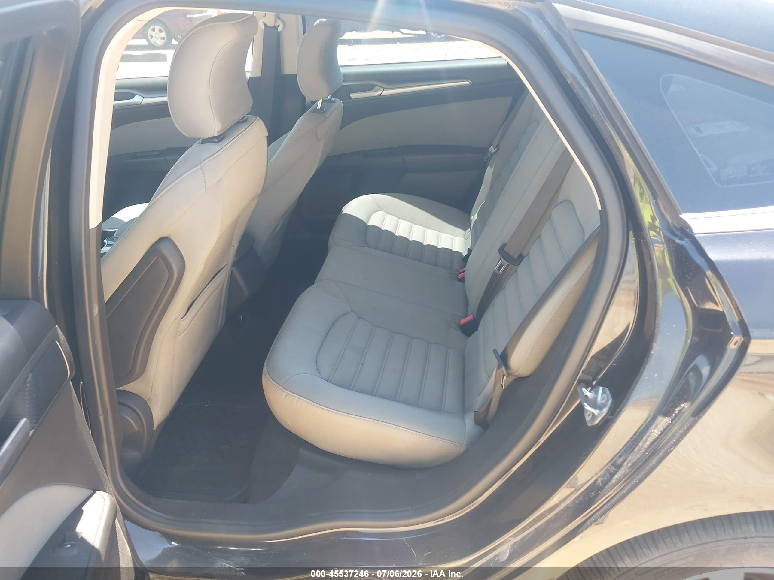 2015 Ford Fusion S Dark Blue vin: 3FA6P0G70FR181852