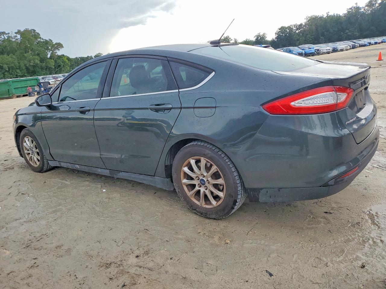 2015 Ford Fusion S Green vin: 3FA6P0G70FR235893