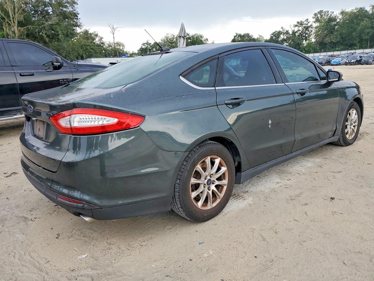 2015 Ford Fusion S Green vin: 3FA6P0G70FR235893