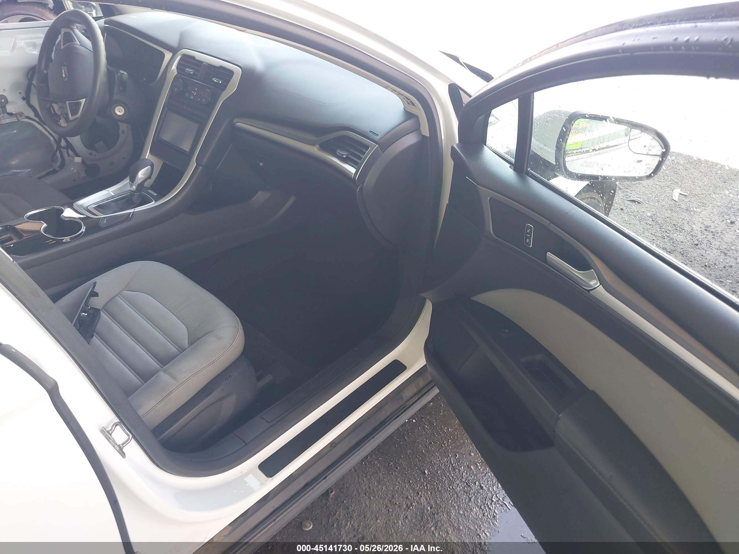2015 Ford Fusion S White vin: 3FA6P0G70FR242326