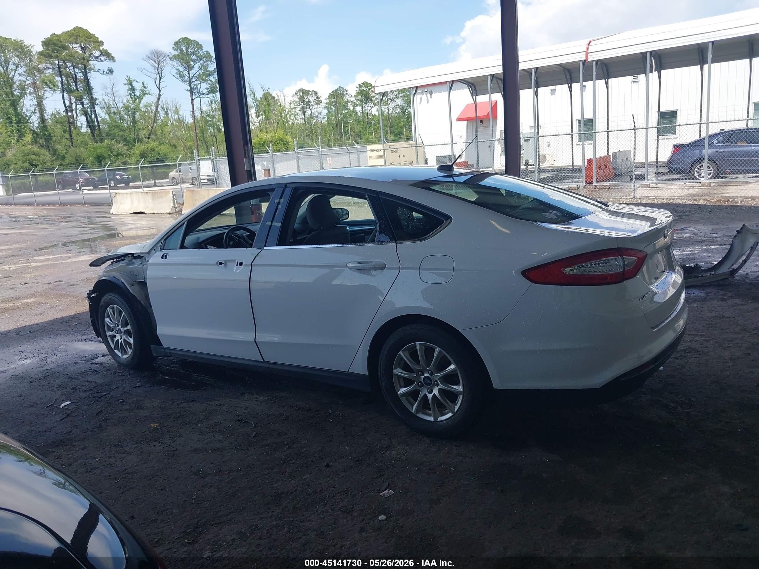 2015 Ford Fusion S White vin: 3FA6P0G70FR242326