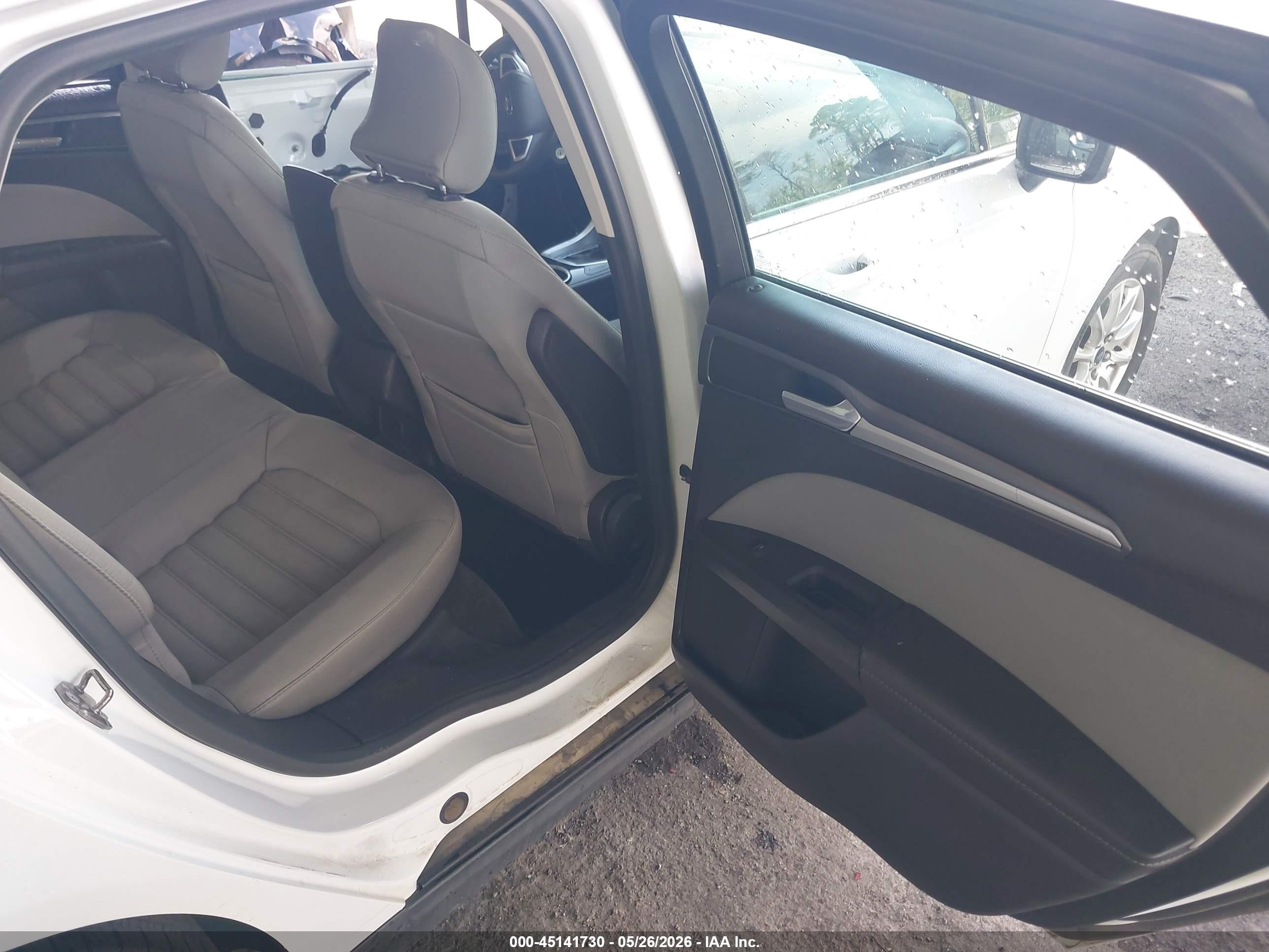 2015 Ford Fusion S White vin: 3FA6P0G70FR242326