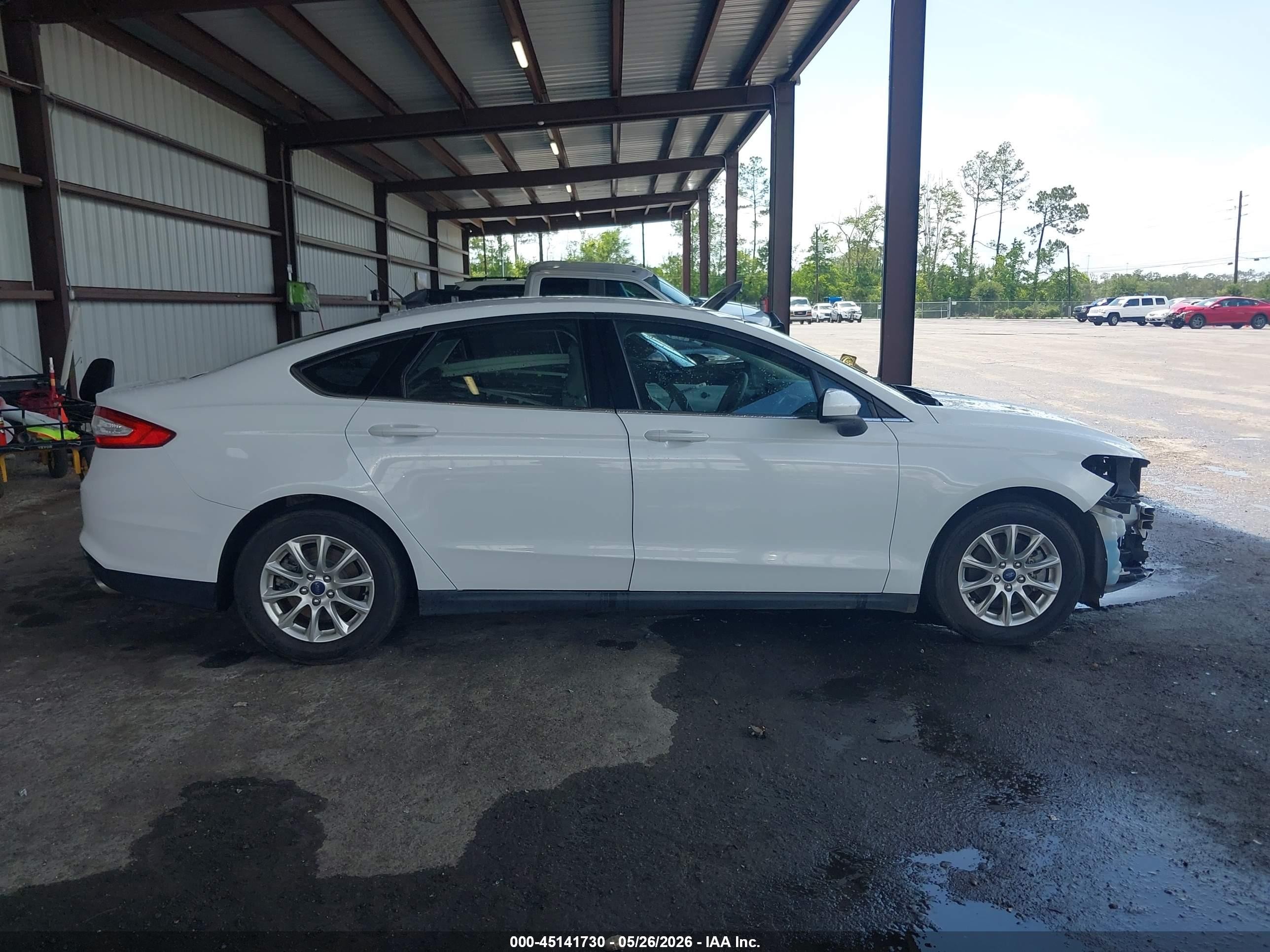 2015 Ford Fusion S White vin: 3FA6P0G70FR242326
