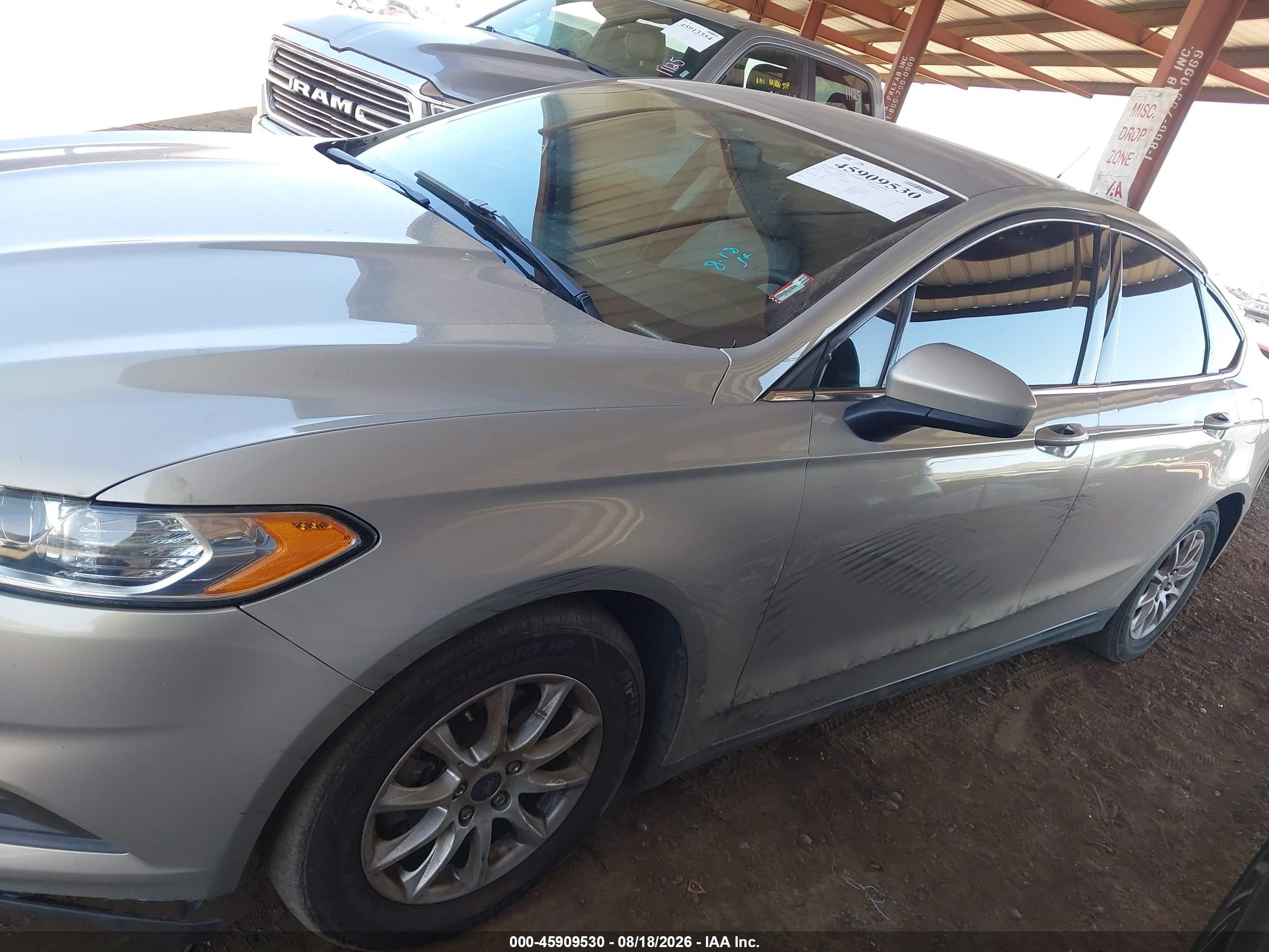 2015 Ford Fusion S Желто-коричневый vin: 3FA6P0G70FR295270