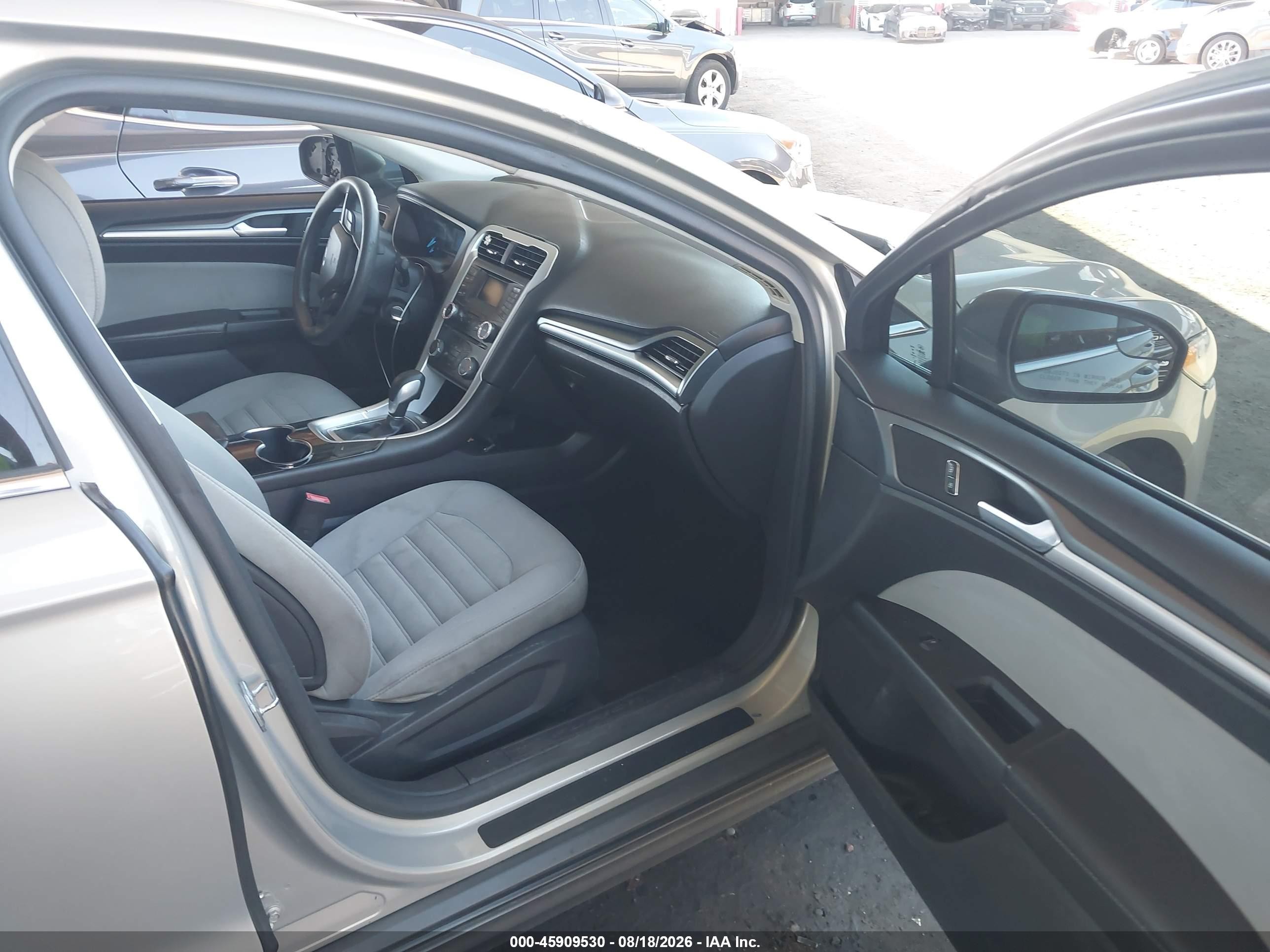 2015 Ford Fusion S Желто-коричневый vin: 3FA6P0G70FR295270