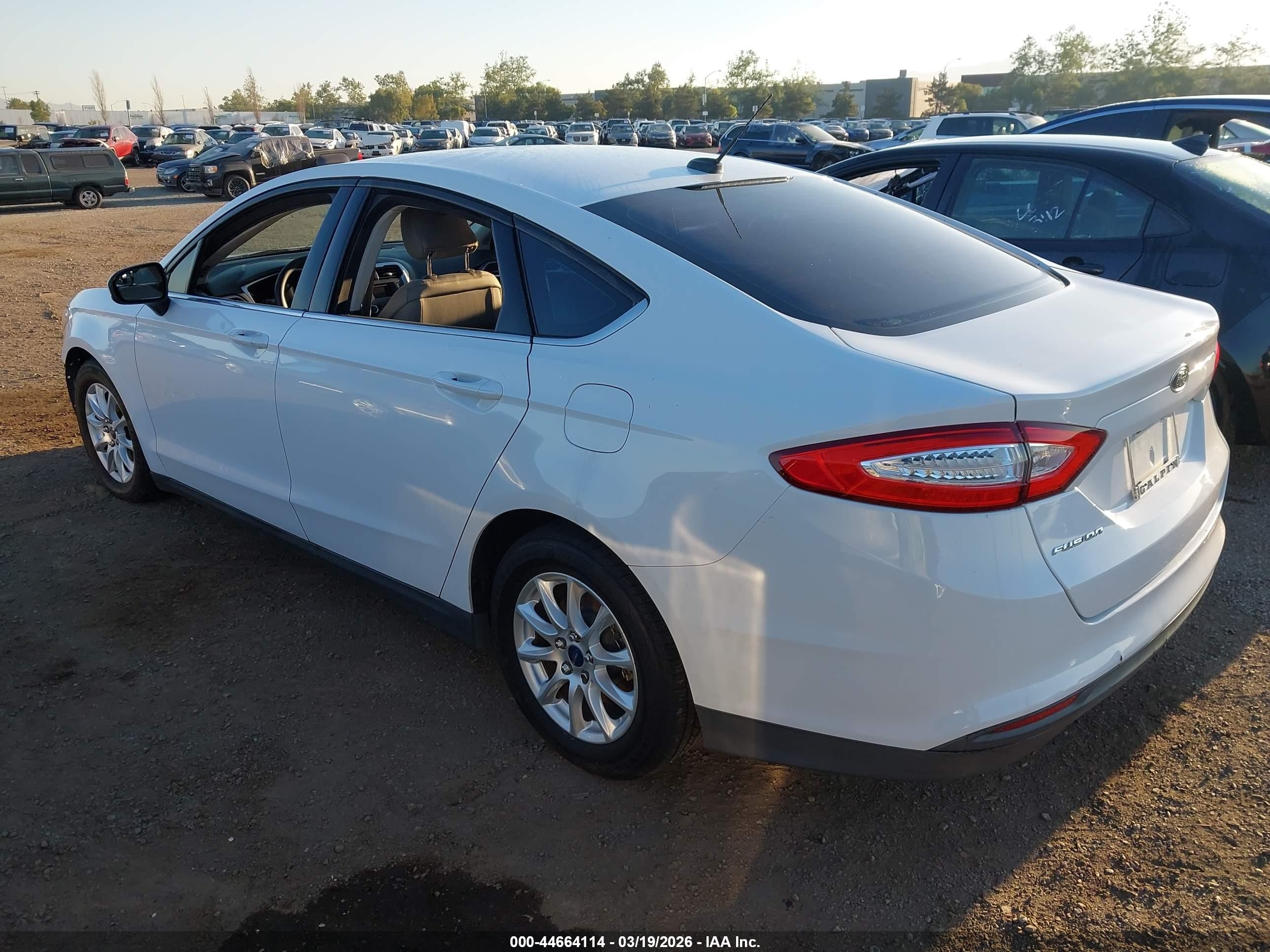 2015 Ford Fusion S White vin: 3FA6P0G70FR306851