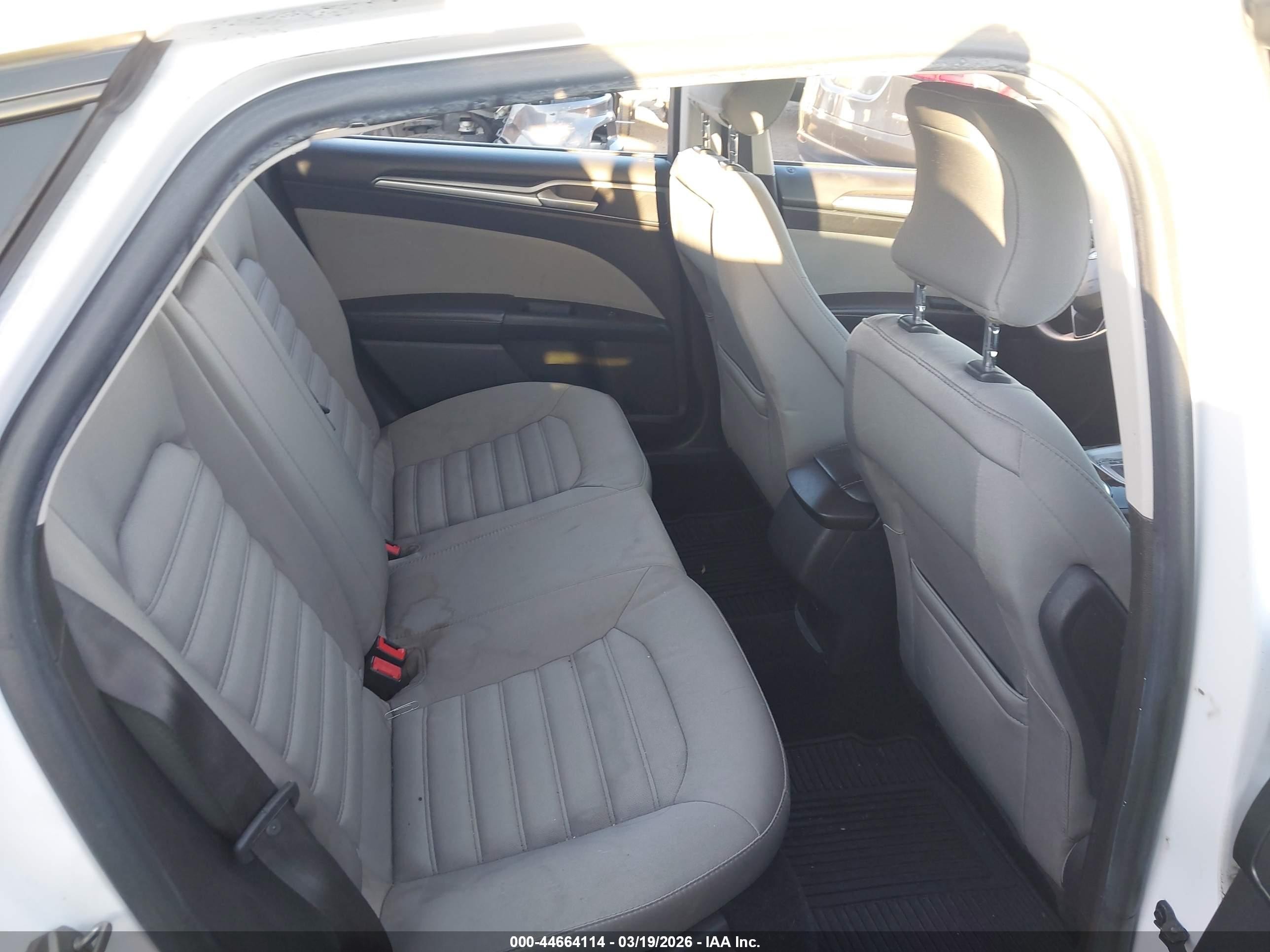 2015 Ford Fusion S White vin: 3FA6P0G70FR306851