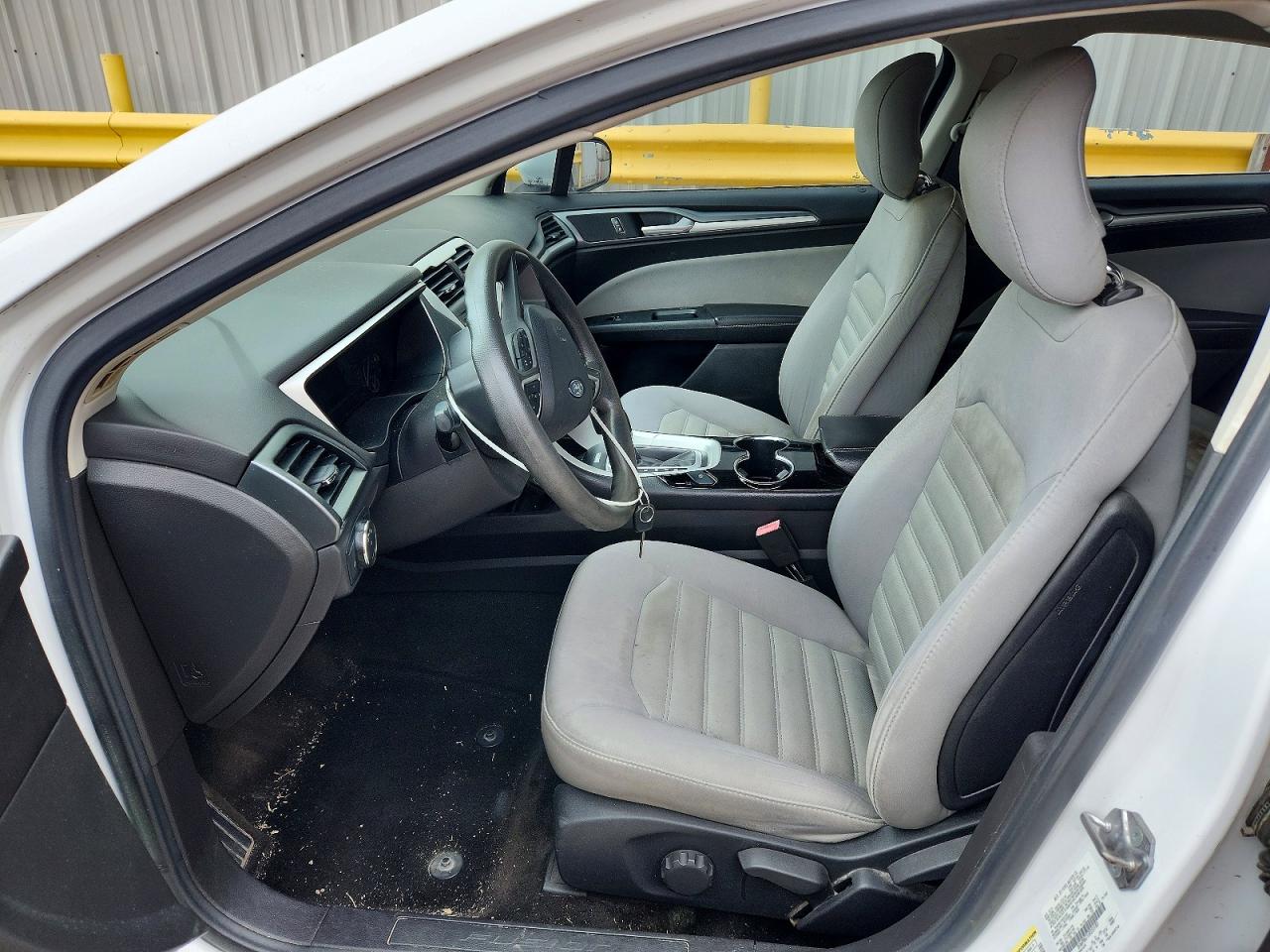 2014 Ford Fusion S Белый vin: 3FA6P0G71ER355183