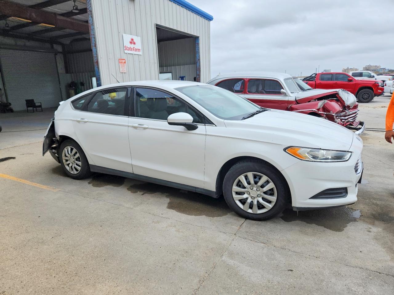 2014 Ford Fusion S Белый vin: 3FA6P0G71ER355183