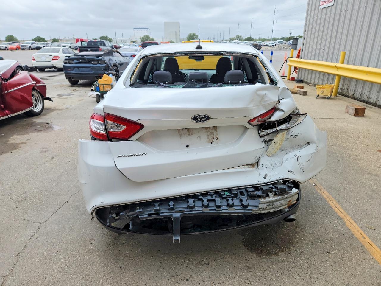 2014 Ford Fusion S Белый vin: 3FA6P0G71ER355183