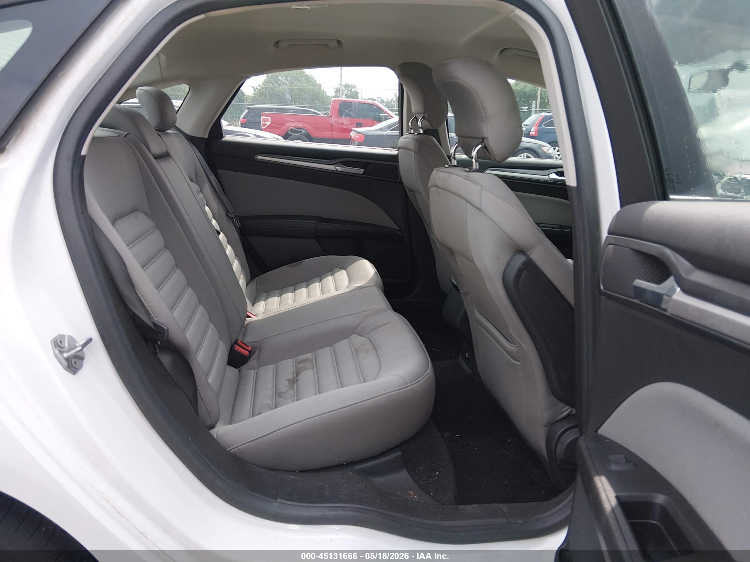 2015 Ford Fusion S Белый vin: 3FA6P0G71FR118386