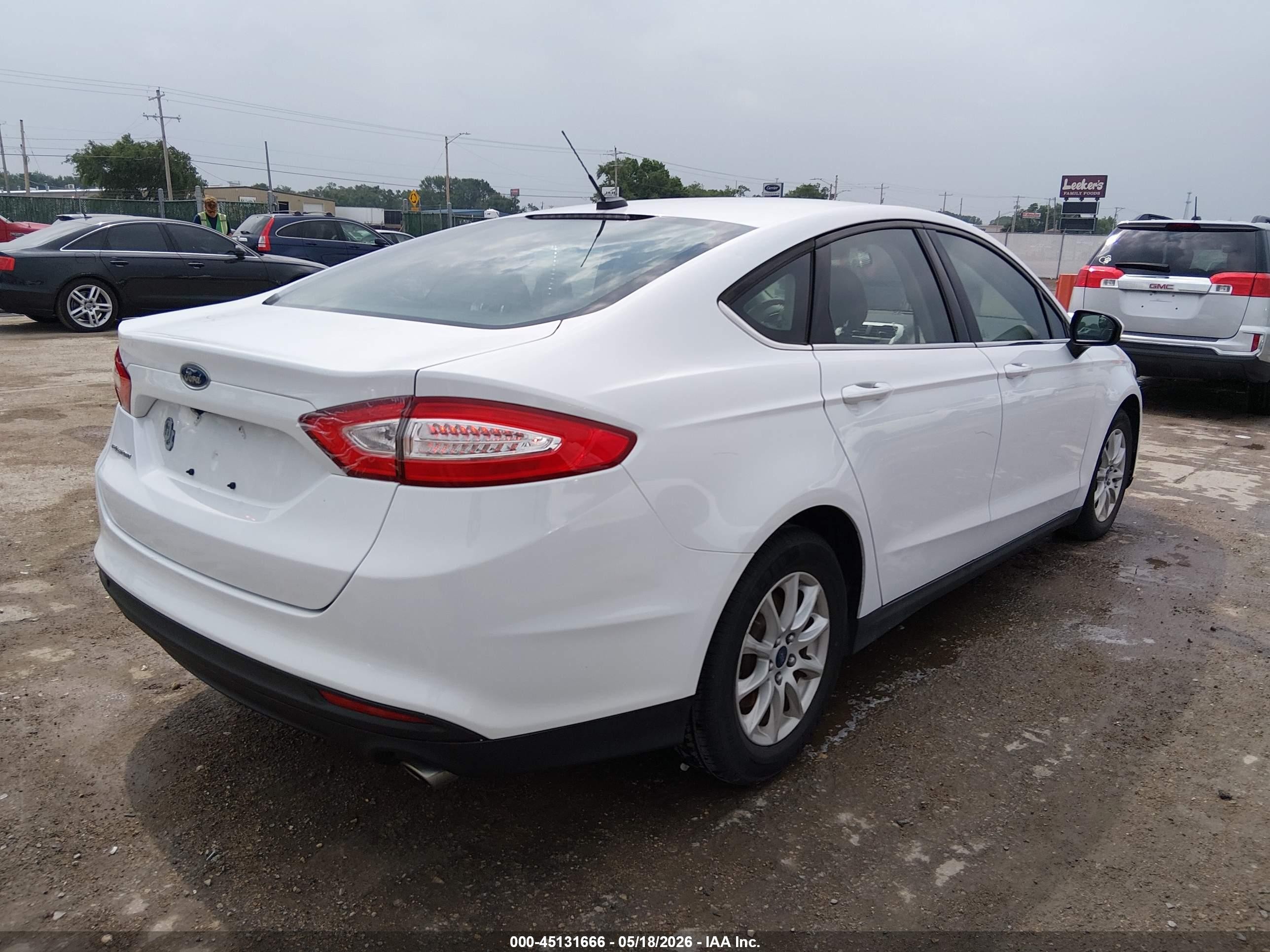 2015 Ford Fusion S Белый vin: 3FA6P0G71FR118386