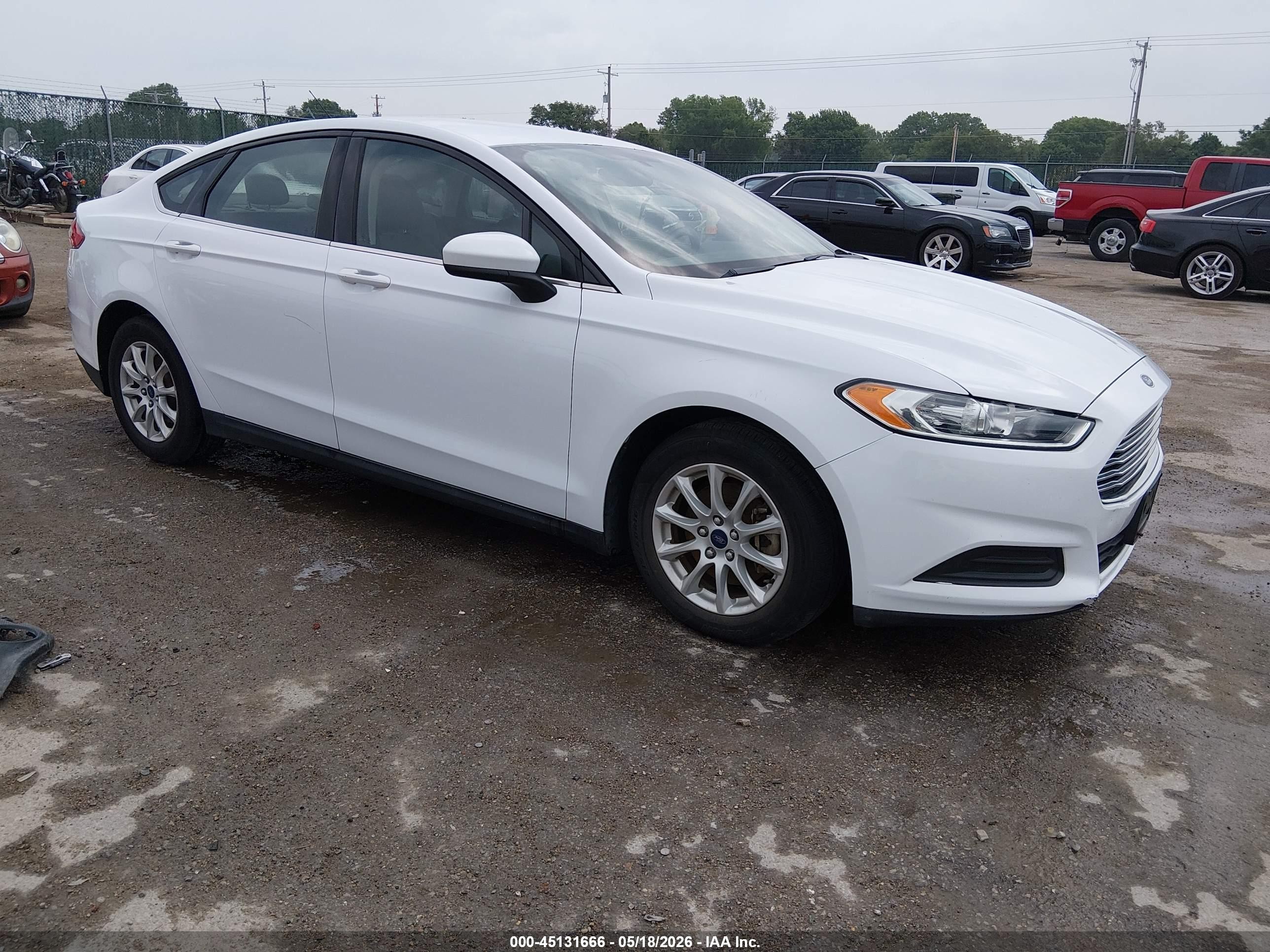 2015 Ford Fusion S Белый vin: 3FA6P0G71FR118386