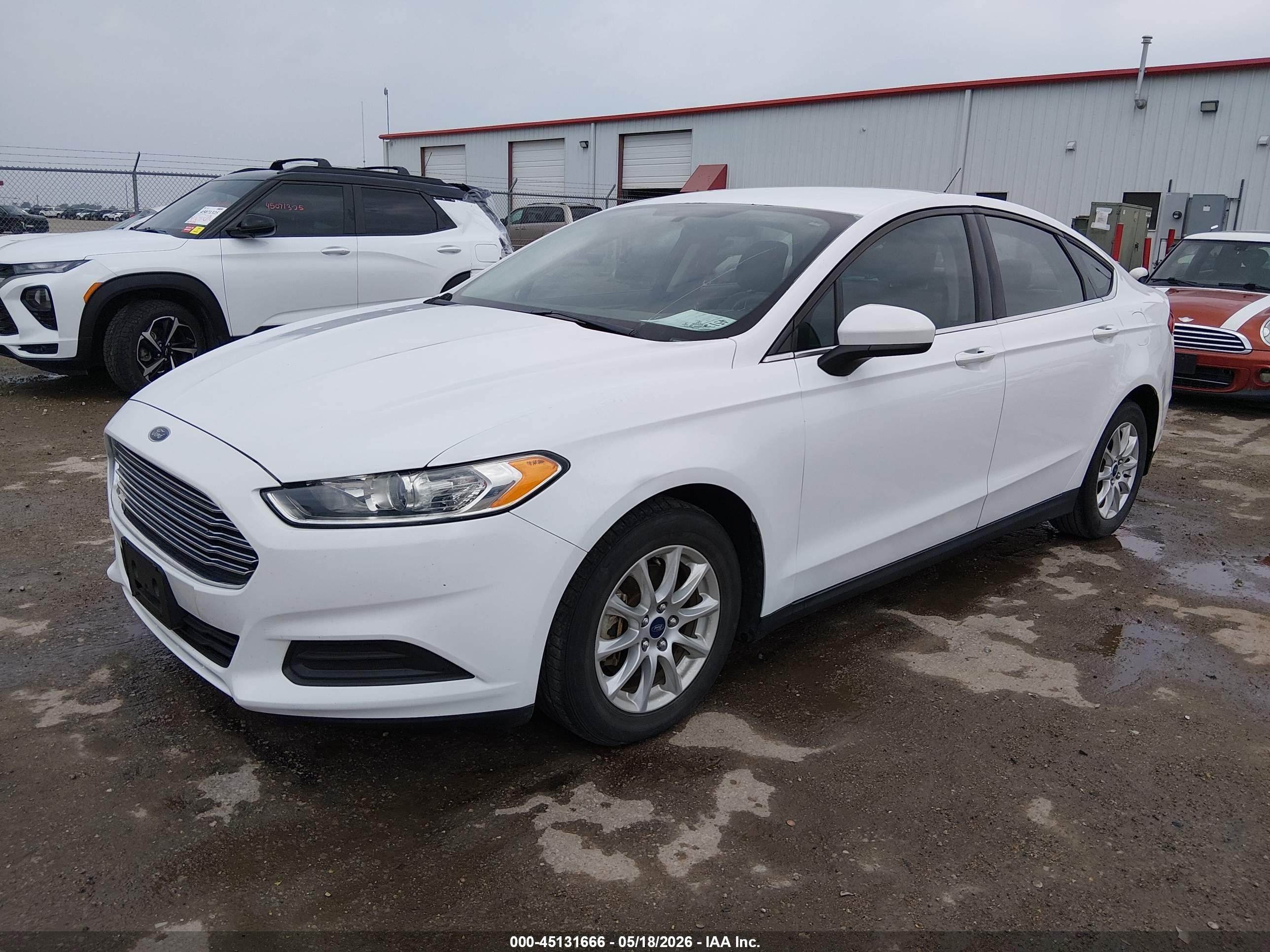 2015 Ford Fusion S Белый vin: 3FA6P0G71FR118386