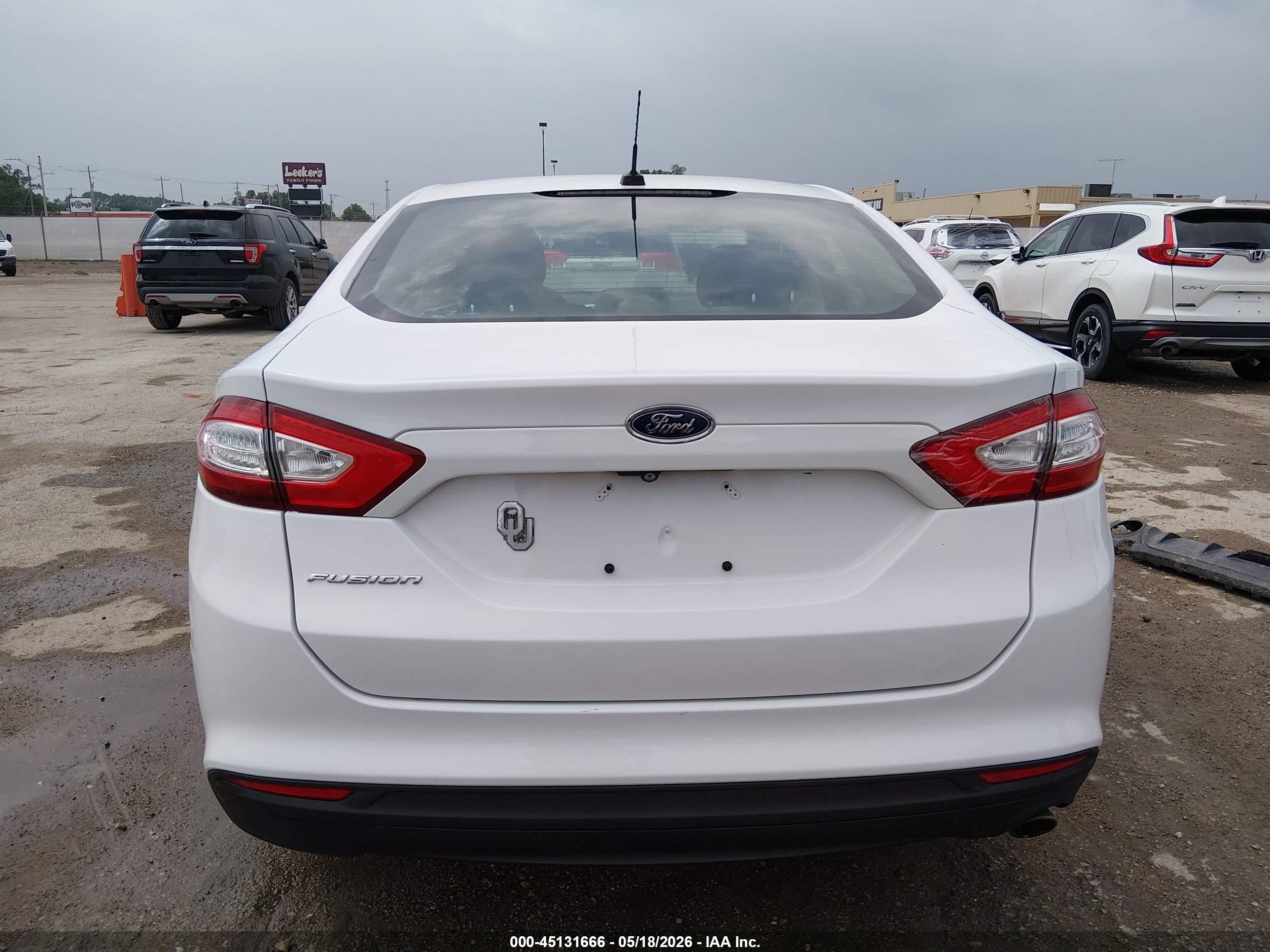 2015 Ford Fusion S Белый vin: 3FA6P0G71FR118386