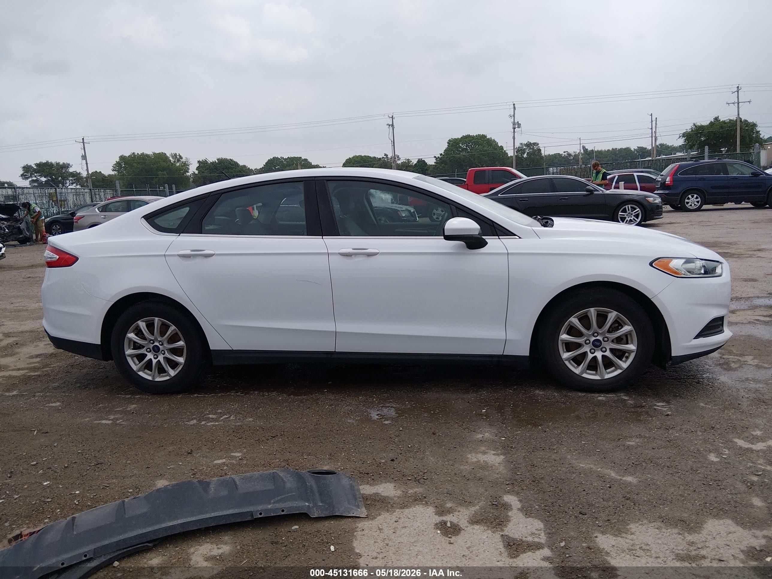 2015 Ford Fusion S Белый vin: 3FA6P0G71FR118386